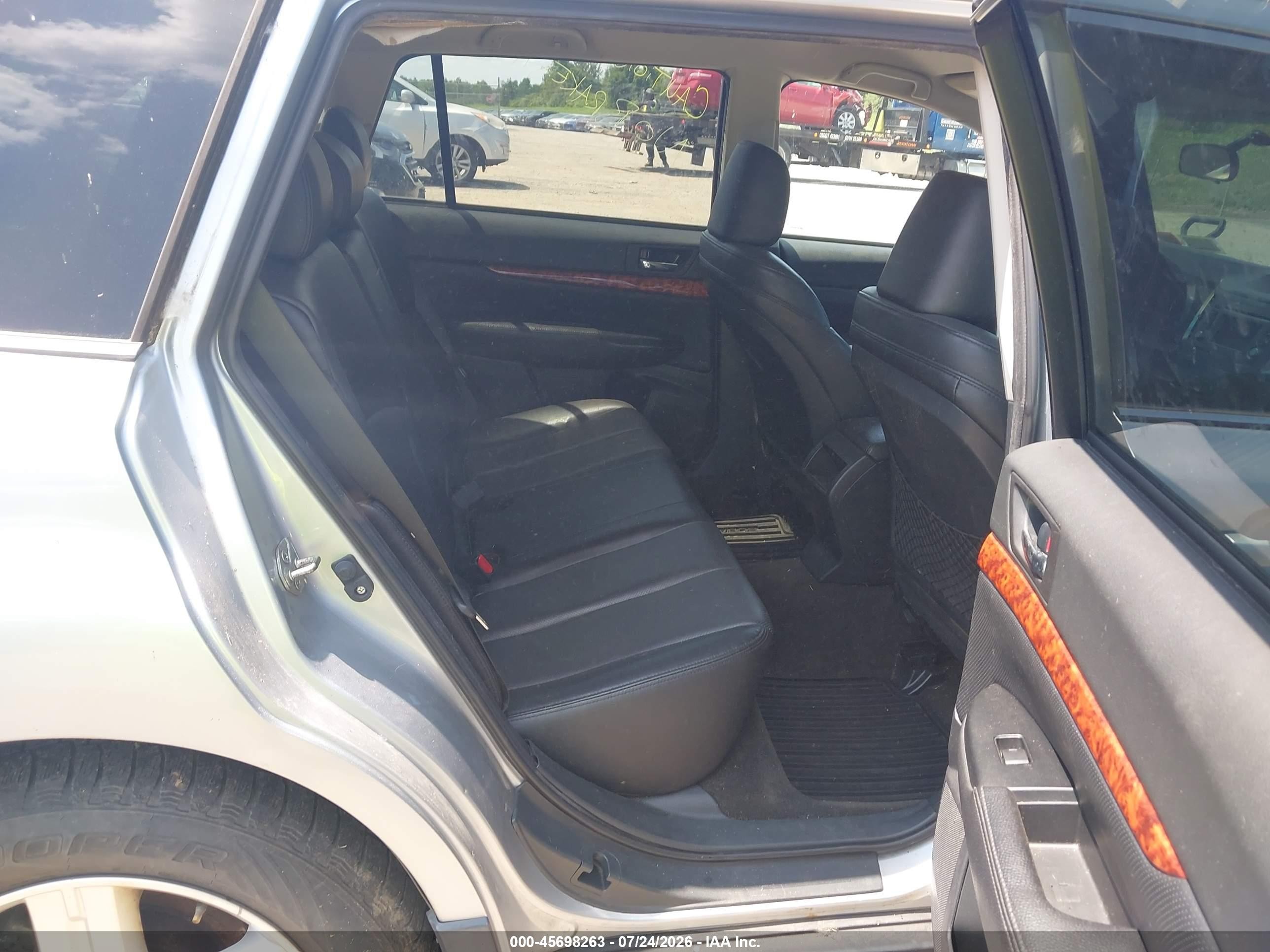 2012 Subaru Outback 2.5i Limited Серебряный vin: 4S4BRBJC4C3255607