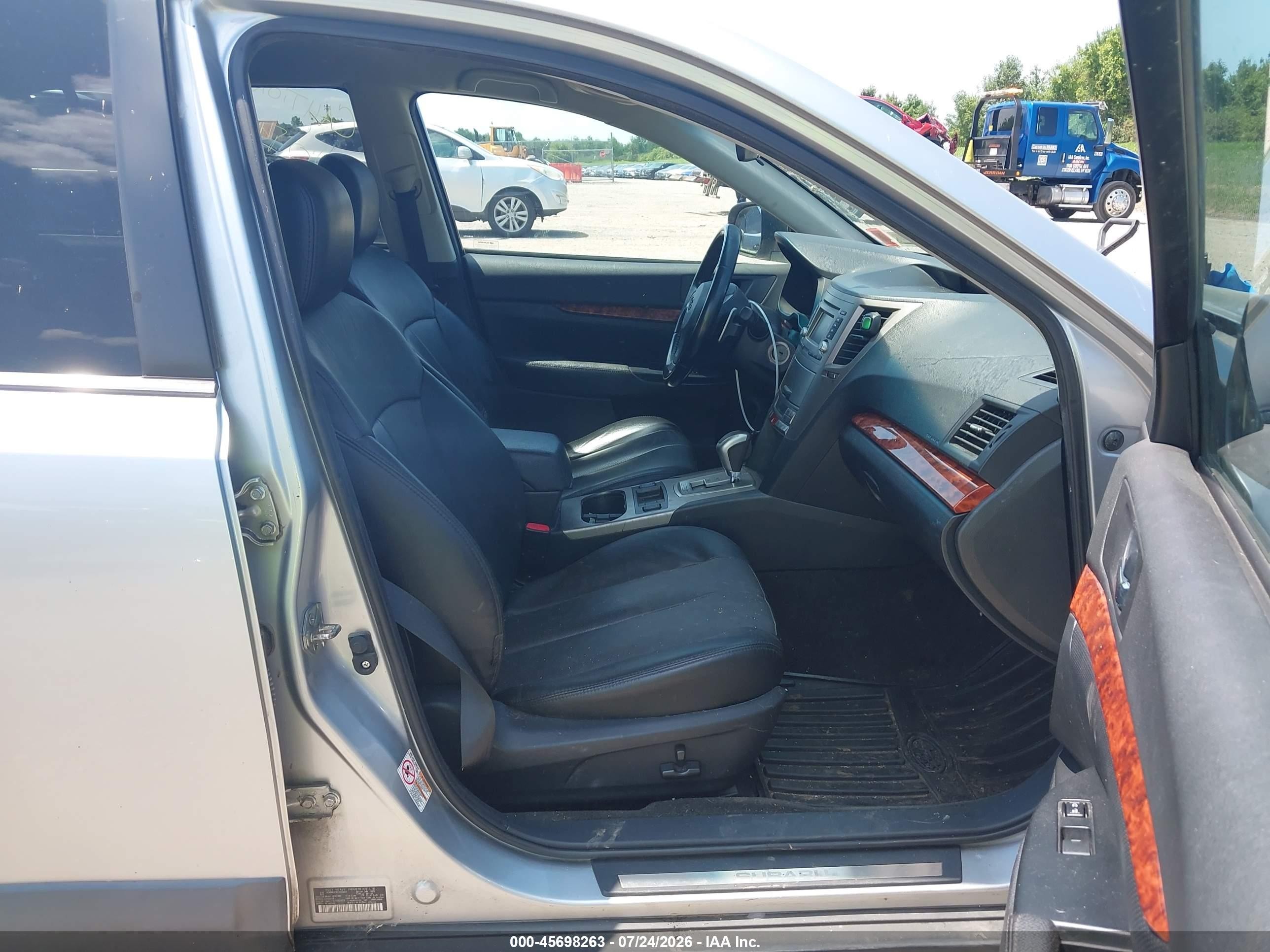 2012 Subaru Outback 2.5i Limited Серебряный vin: 4S4BRBJC4C3255607
