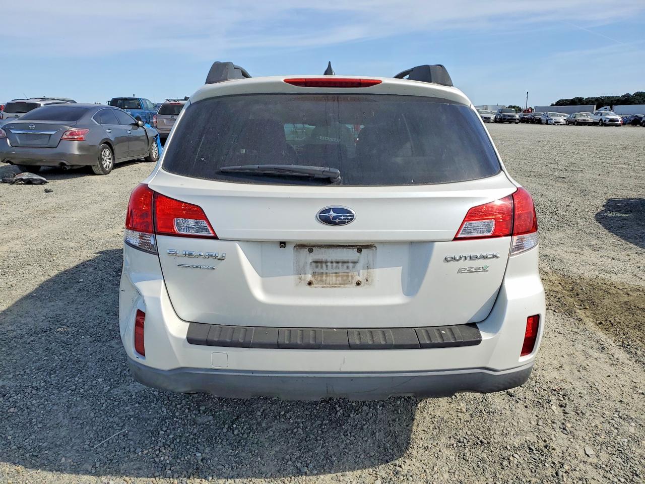 2012 Subaru Outback 2.5i Limited White vin: 4S4BRBJC4C3271578