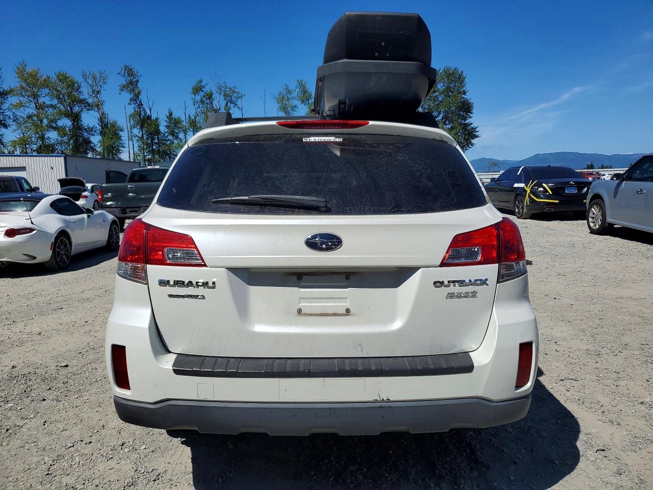 2012 Subaru Outback 2.5i Limited White vin: 4S4BRBJC5C3240808