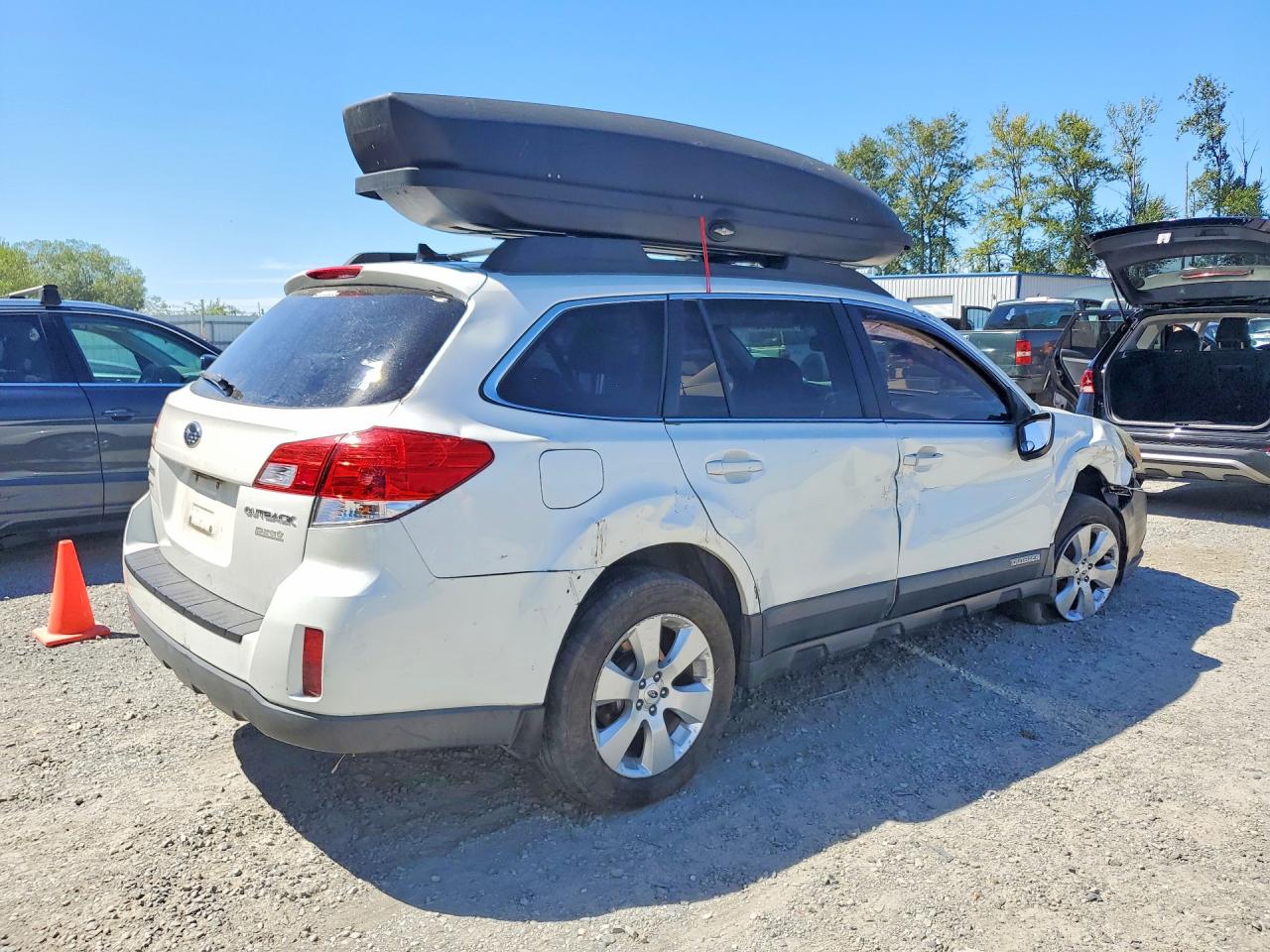 2012 Subaru Outback 2.5i Limited White vin: 4S4BRBJC5C3240808