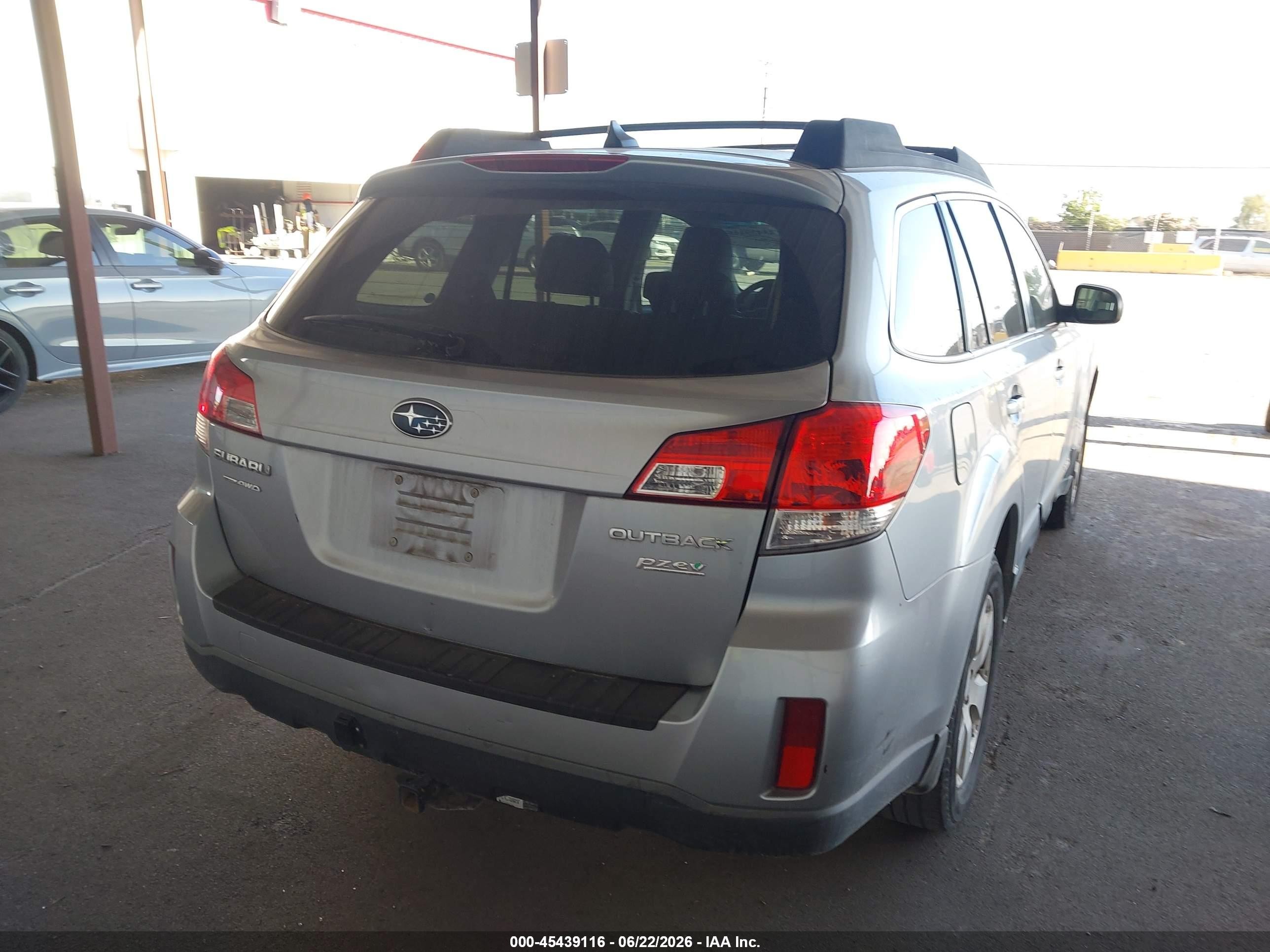 2012 Subaru Outback 2.5i Limited Silver vin: 4S4BRBJC5C3301994