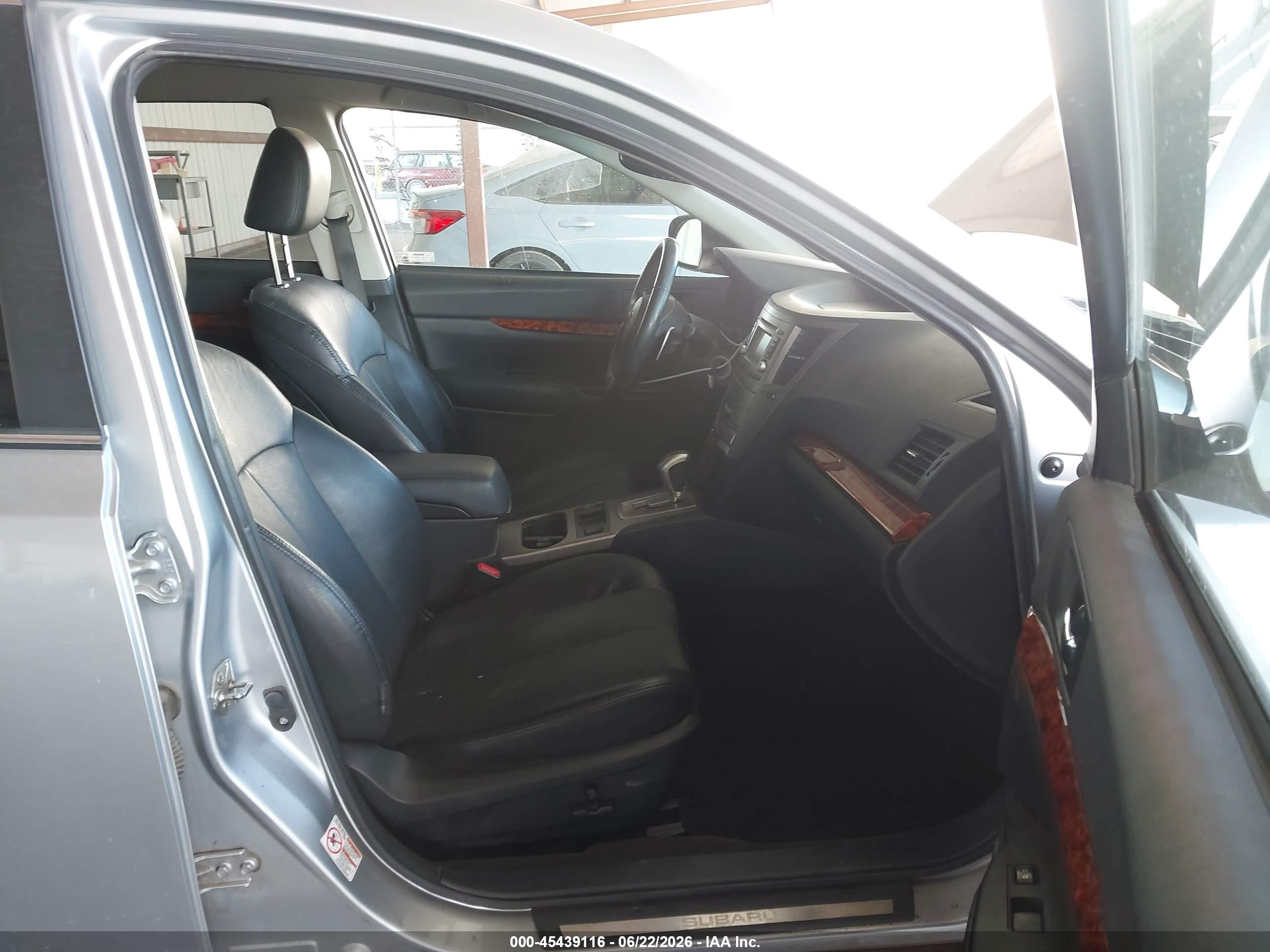 2012 Subaru Outback 2.5i Limited Silver vin: 4S4BRBJC5C3301994