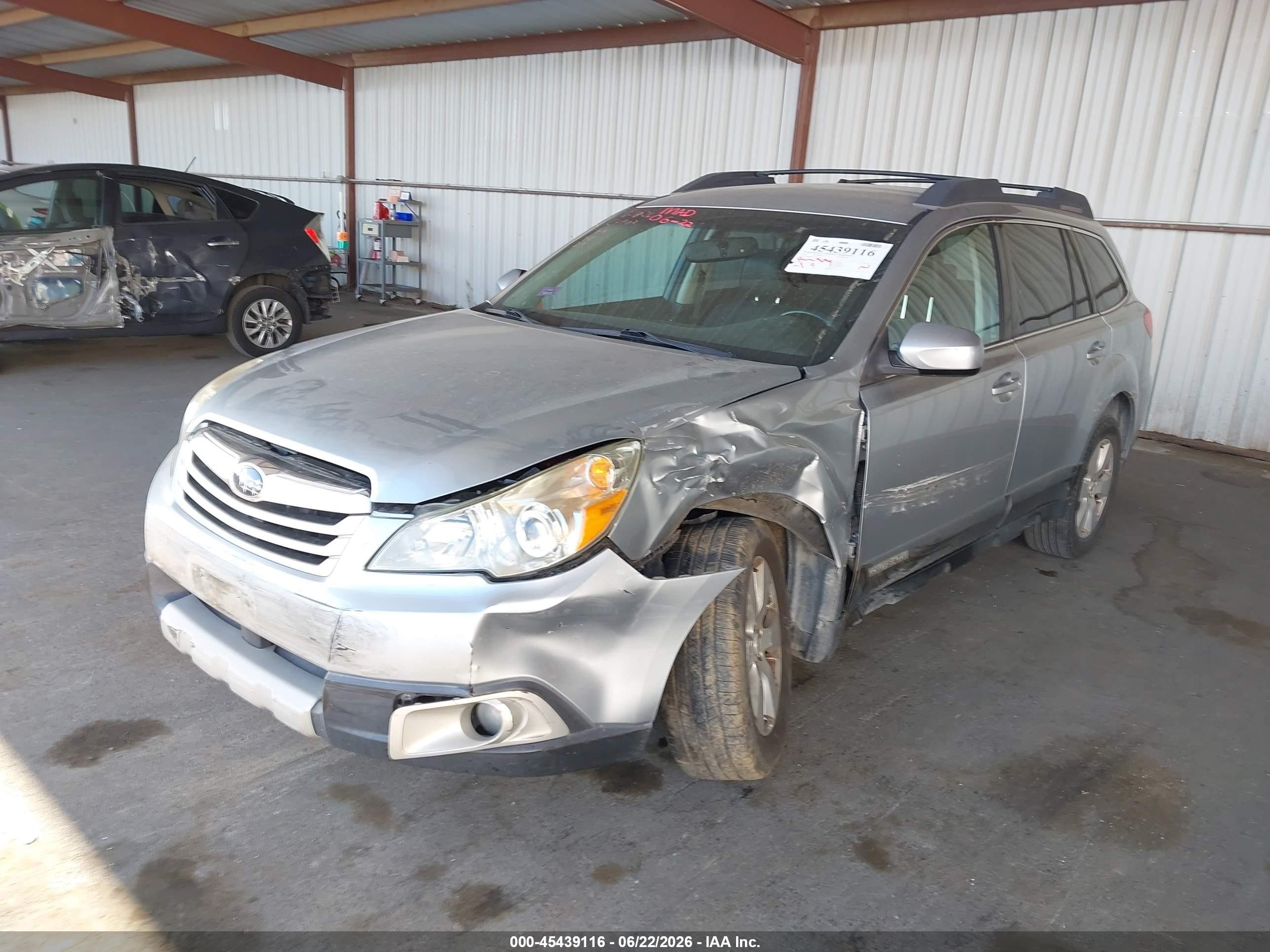 2012 Subaru Outback 2.5i Limited Silver vin: 4S4BRBJC5C3301994