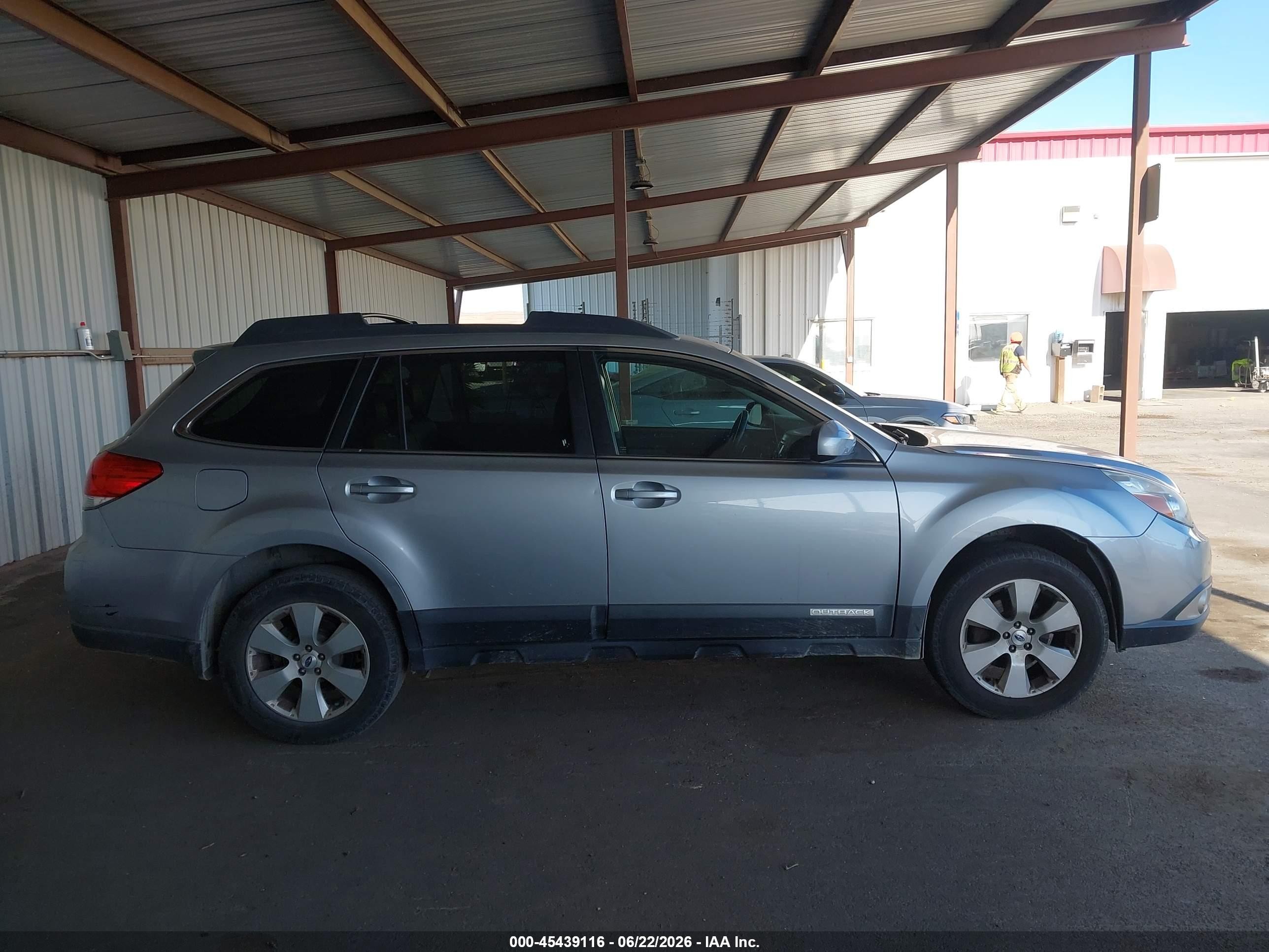 2012 Subaru Outback 2.5i Limited Silver vin: 4S4BRBJC5C3301994