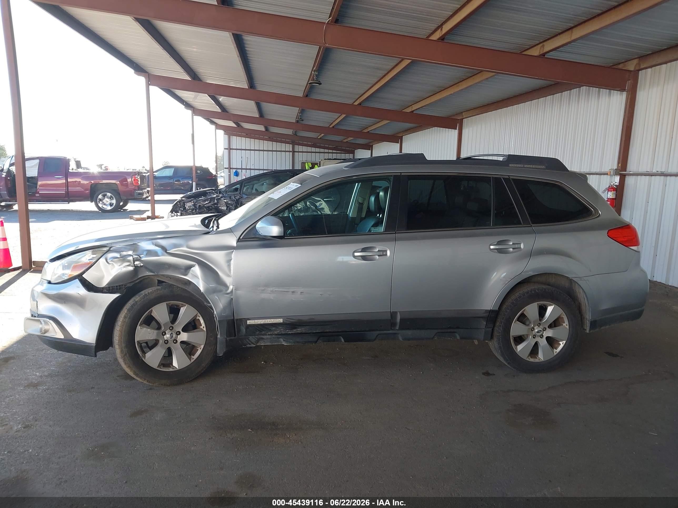 2012 Subaru Outback 2.5i Limited Silver vin: 4S4BRBJC5C3301994