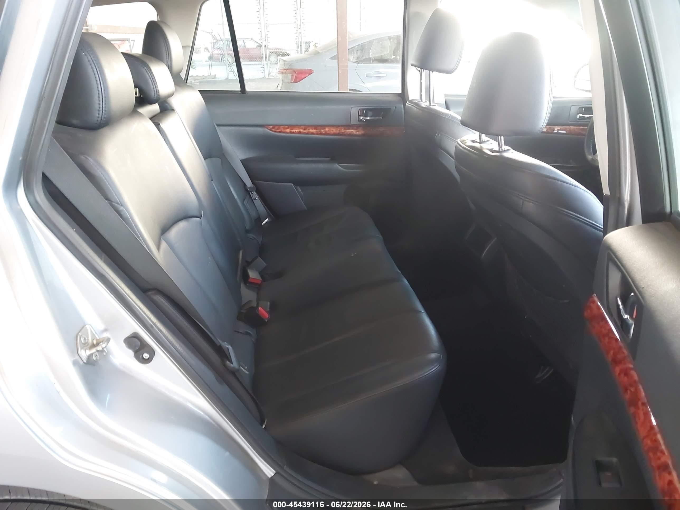 2012 Subaru Outback 2.5i Limited Silver vin: 4S4BRBJC5C3301994