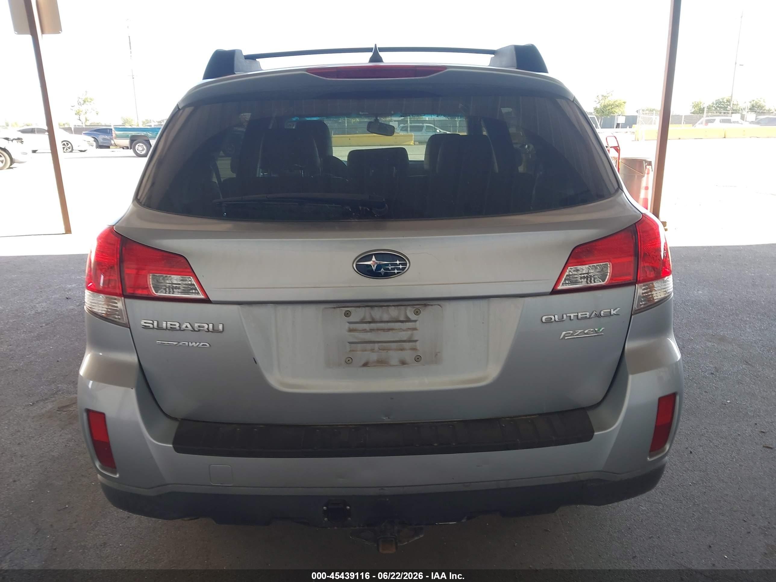 2012 Subaru Outback 2.5i Limited Silver vin: 4S4BRBJC5C3301994
