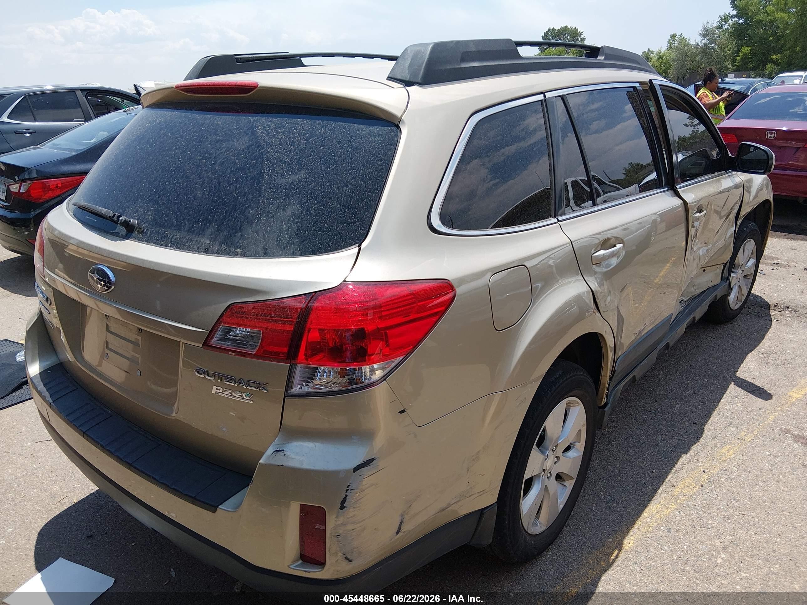 2010 Subaru Outback 2.5i Limited Gold vin: 4S4BRBJC6A3322432