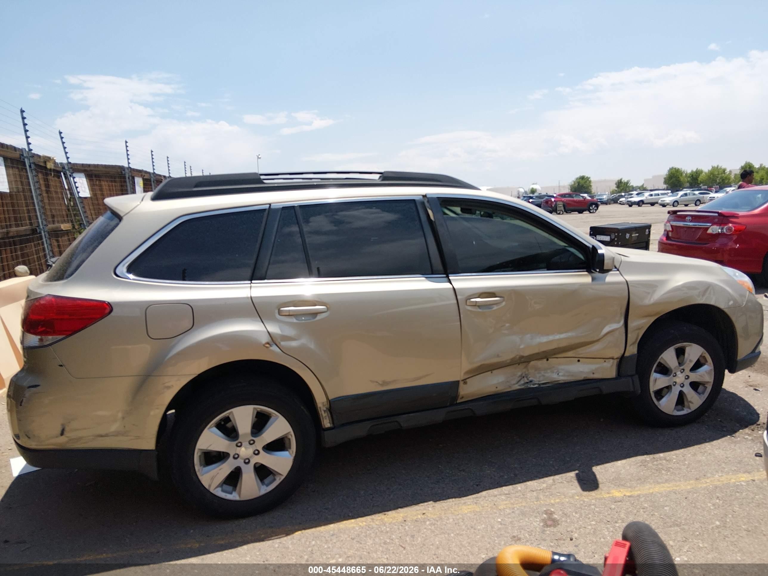 2010 Subaru Outback 2.5i Limited Gold vin: 4S4BRBJC6A3322432