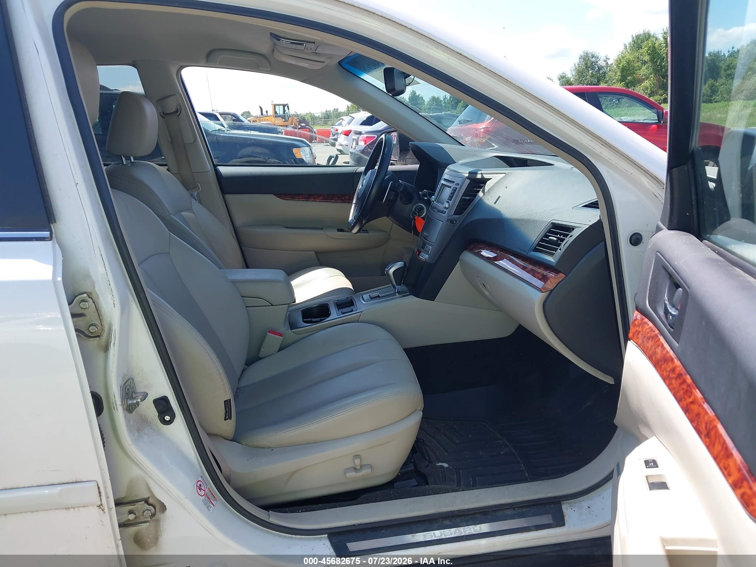 2012 Subaru Outback 2.5i Limited White vin: 4S4BRBJC6C3278502