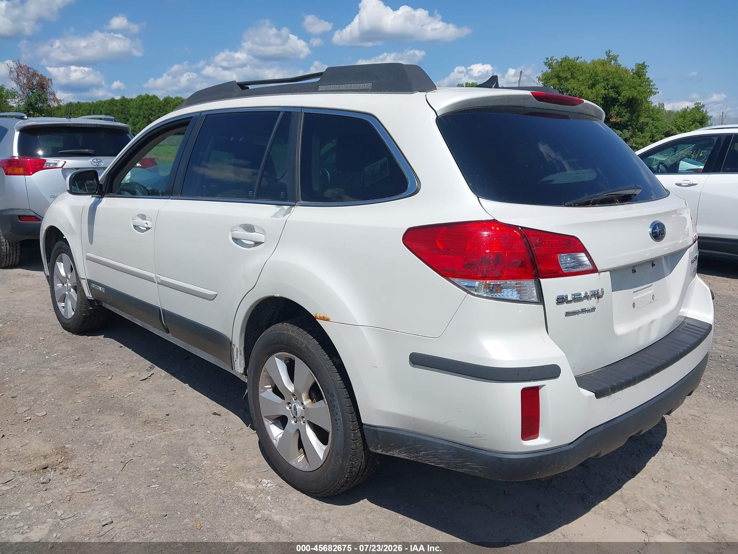 2012 Subaru Outback 2.5i Limited White vin: 4S4BRBJC6C3278502