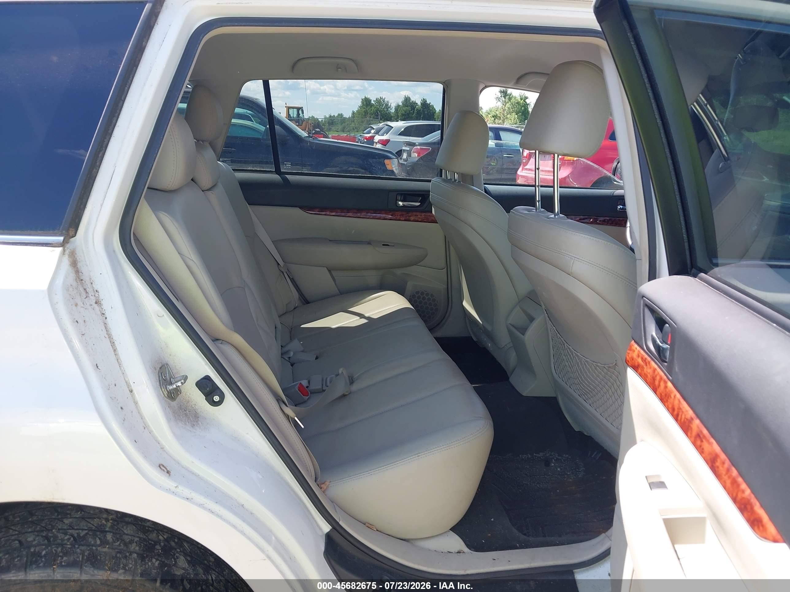 2012 Subaru Outback 2.5i Limited White vin: 4S4BRBJC6C3278502