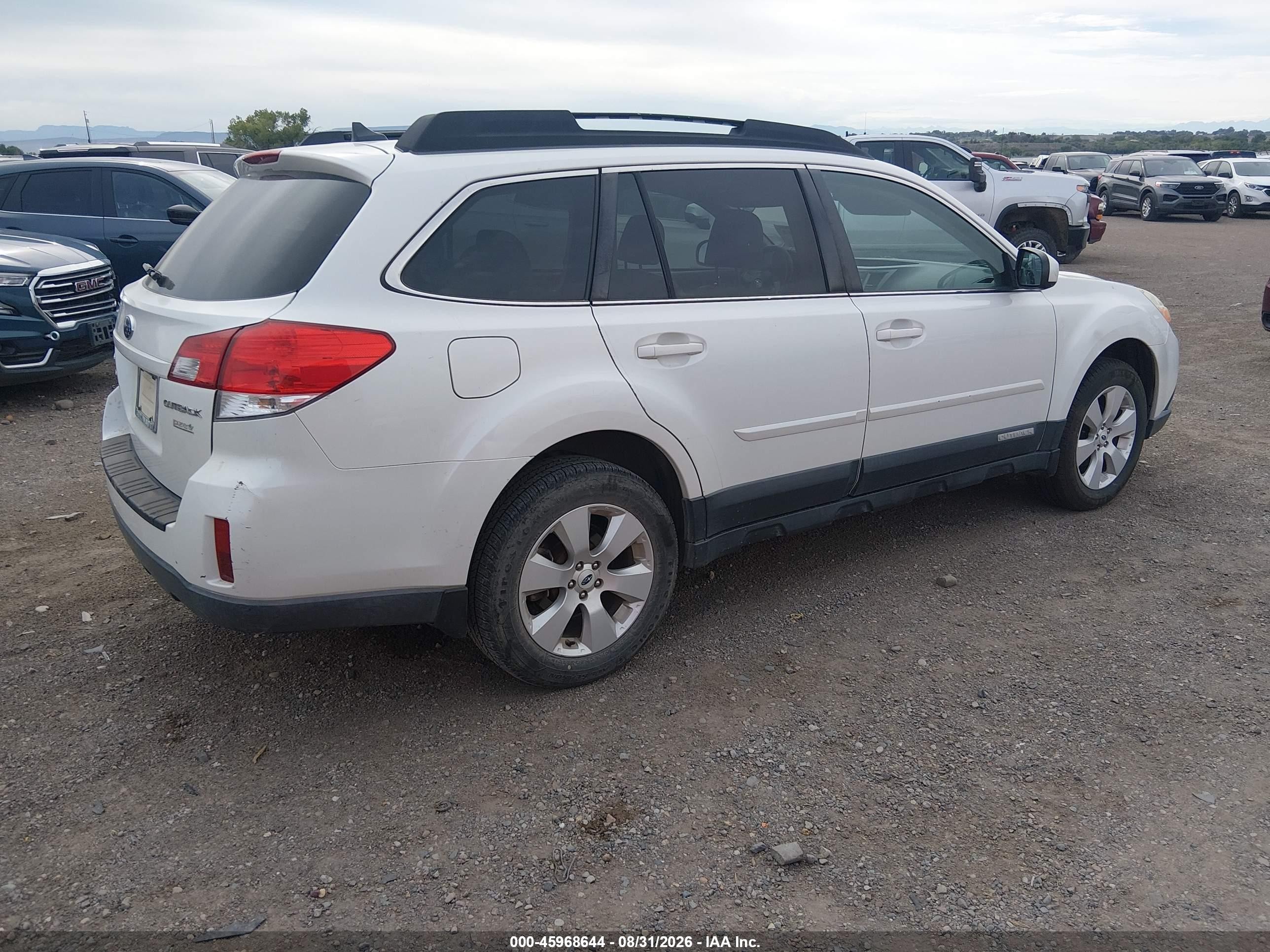 2011 Subaru Outback 2.5i Limited White vin: 4S4BRBJC7B3430933