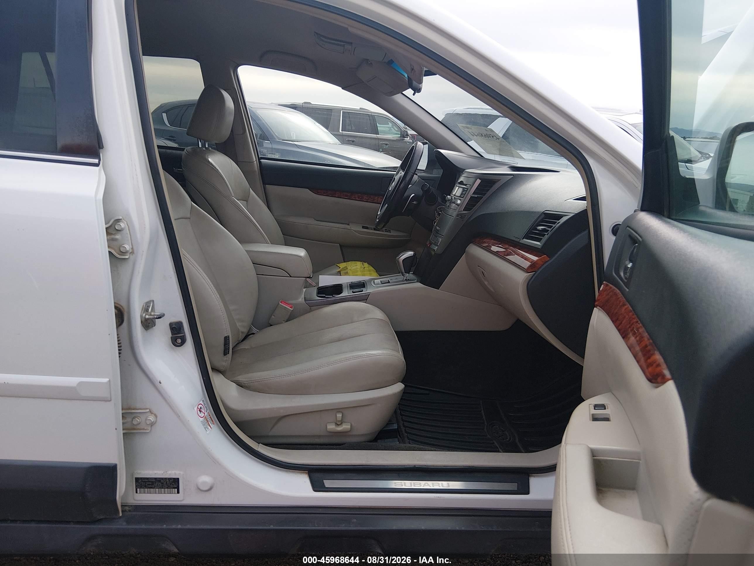 2011 Subaru Outback 2.5i Limited White vin: 4S4BRBJC7B3430933