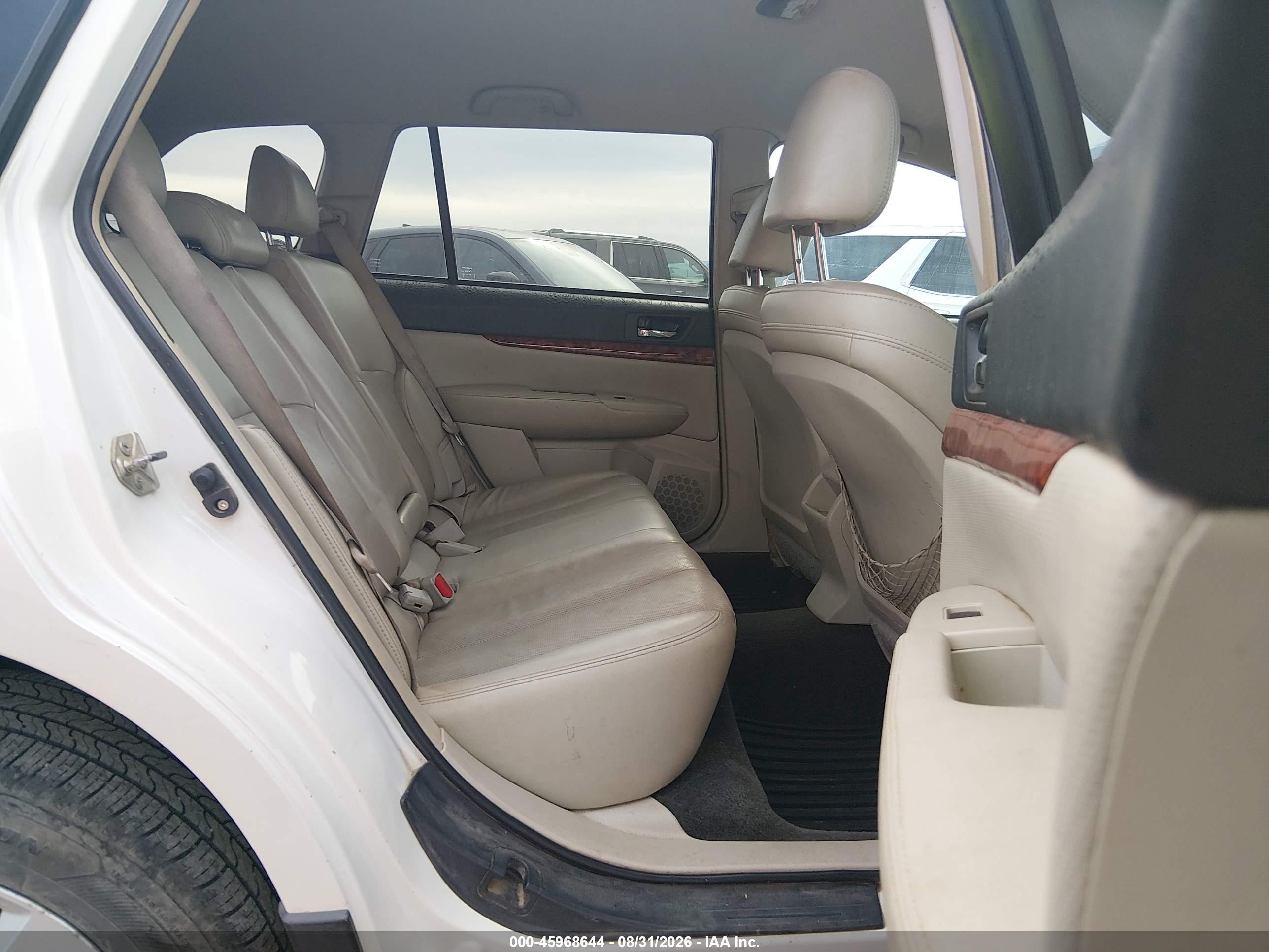 2011 Subaru Outback 2.5i Limited White vin: 4S4BRBJC7B3430933