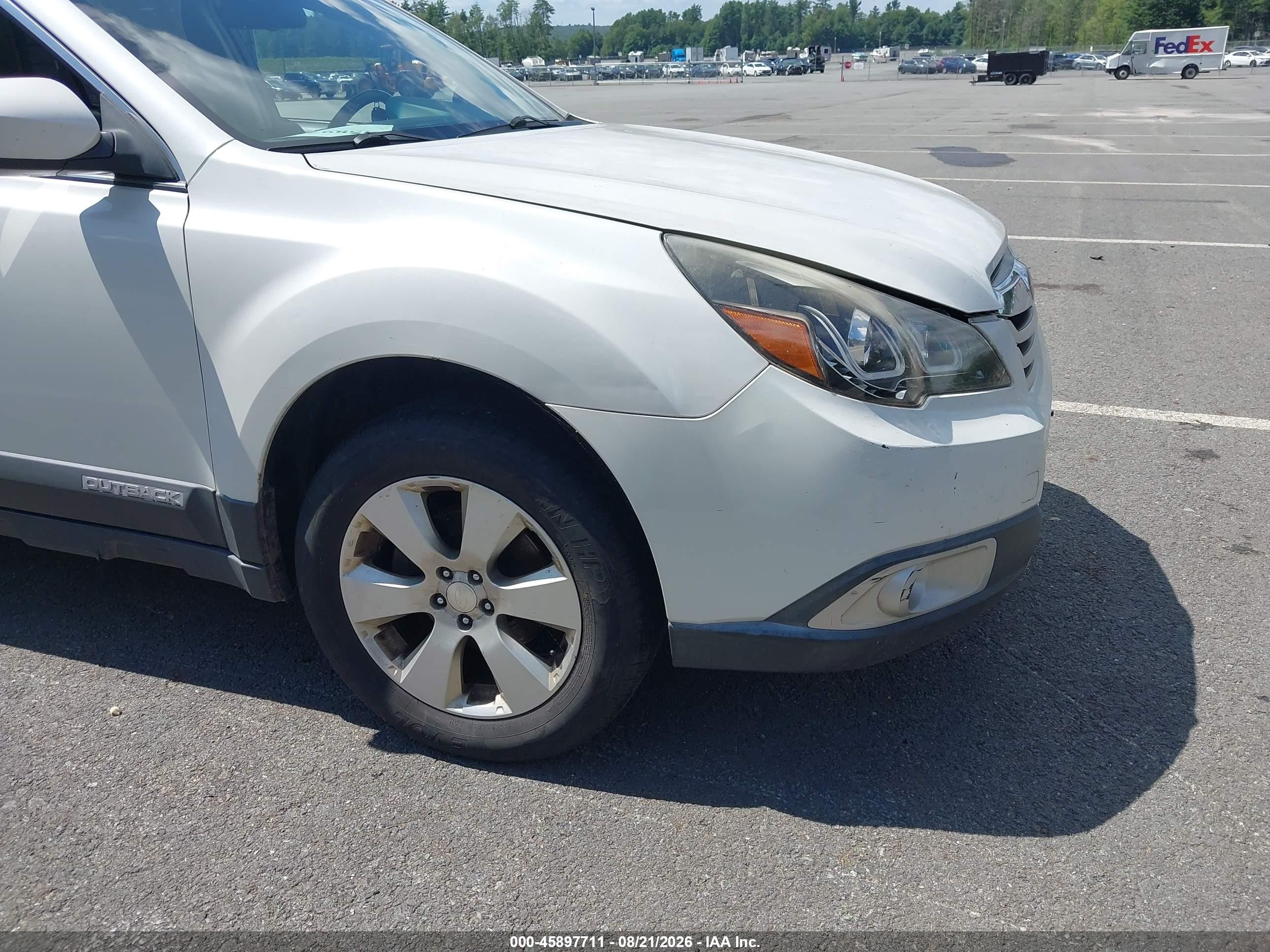 2010 Subaru Outback 2.5i Limited White vin: 4S4BRBJC9A3373097