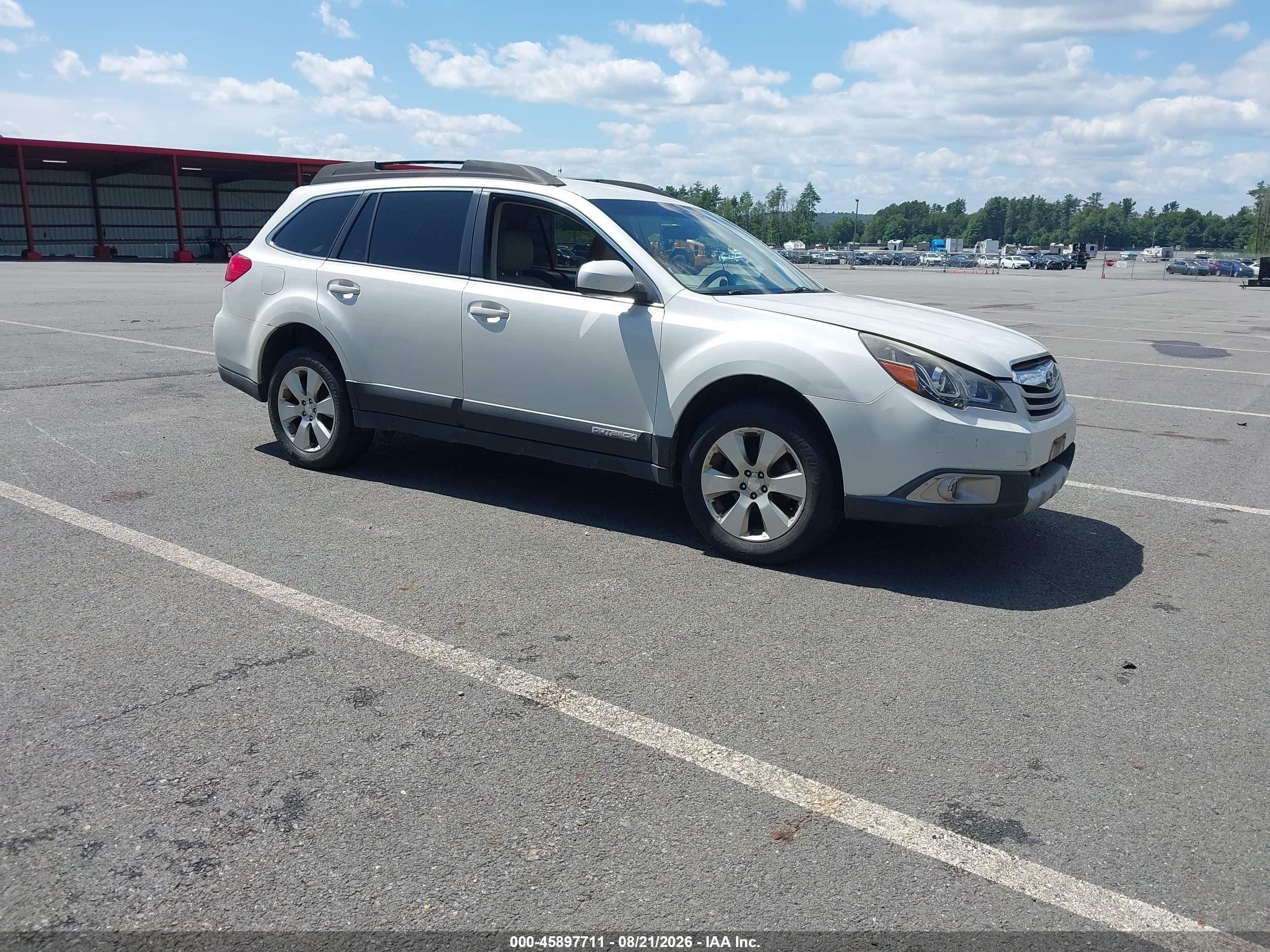 2010 Subaru Outback 2.5i Limited White vin: 4S4BRBJC9A3373097