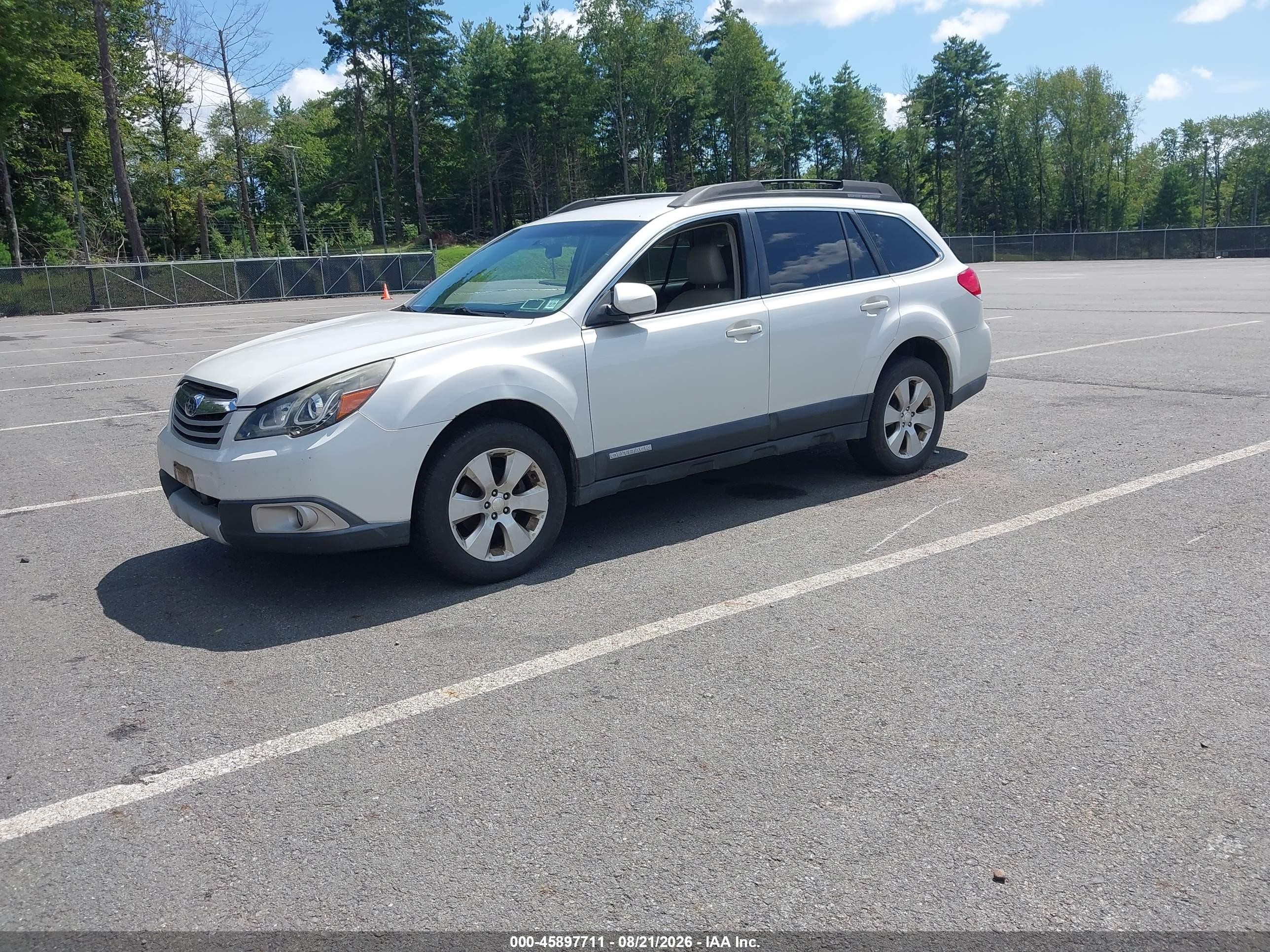 2010 Subaru Outback 2.5i Limited White vin: 4S4BRBJC9A3373097