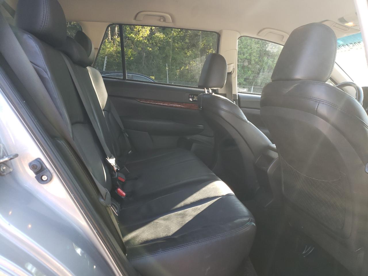 2012 Subaru Outback 2.5i Limited Silver vin: 4S4BRBJCXC3256390