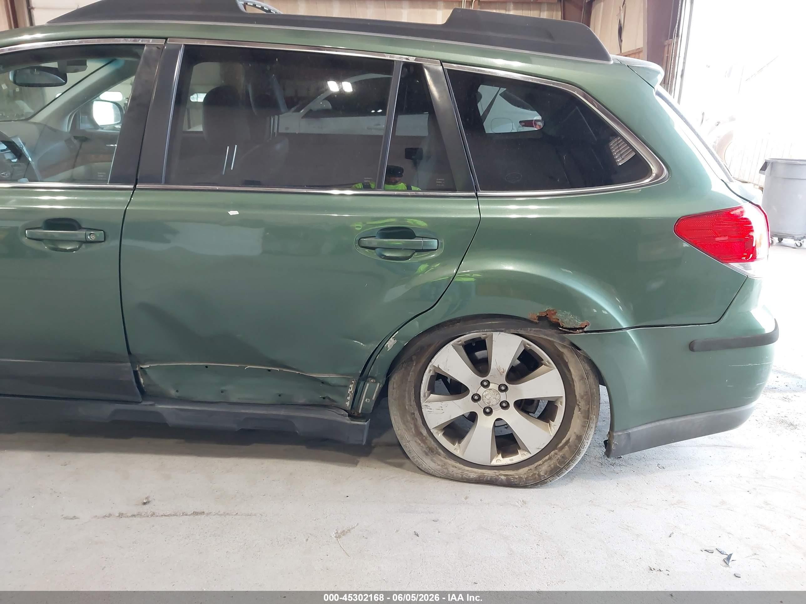 2011 Subaru Outback 2.5i Limited Green vin: 4S4BRBKC0B3390547