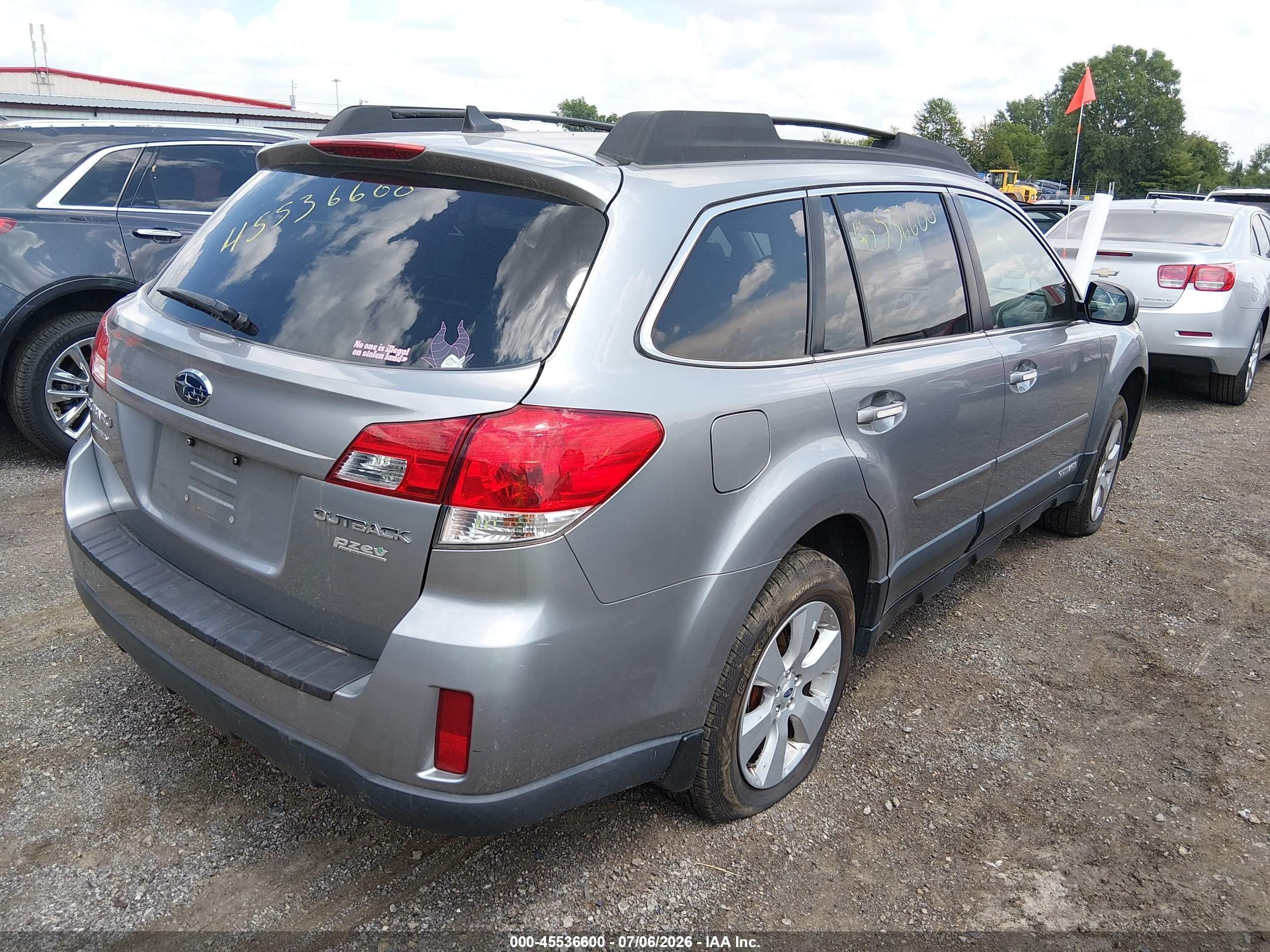2011 Subaru Outback 2.5i Limited Silver vin: 4S4BRBKC0B3427841