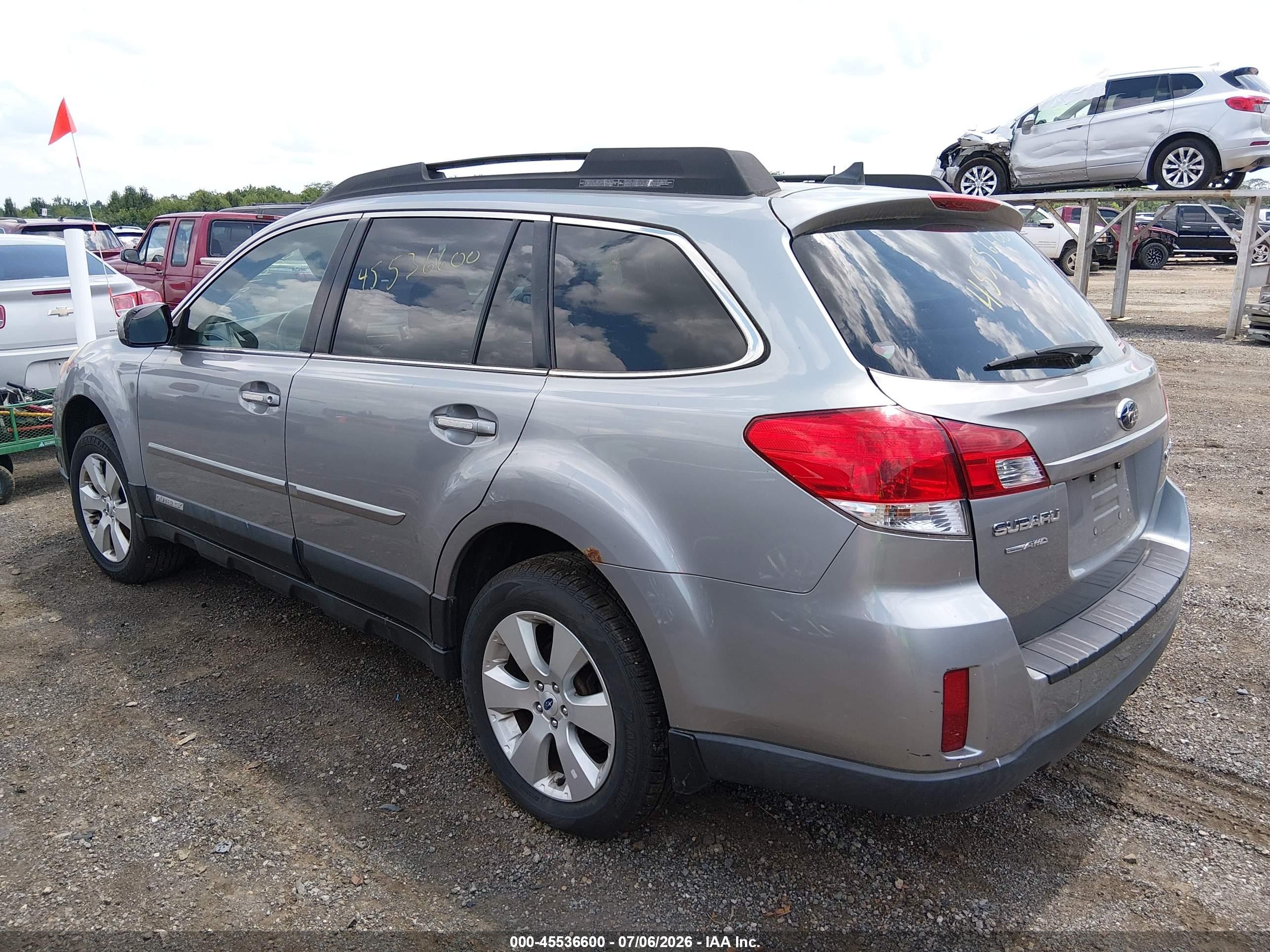 2011 Subaru Outback 2.5i Limited Silver vin: 4S4BRBKC0B3427841