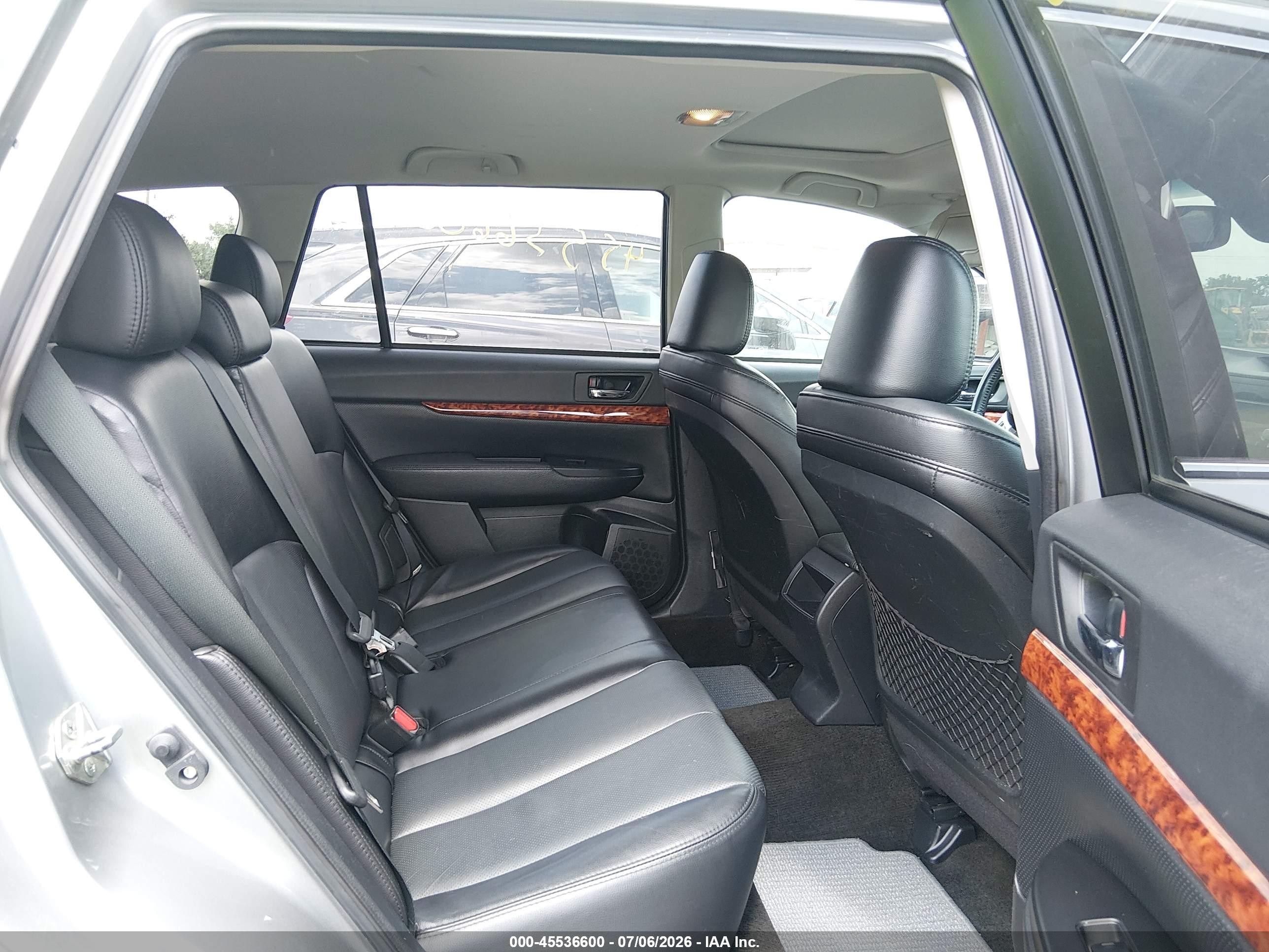2011 Subaru Outback 2.5i Limited Silver vin: 4S4BRBKC0B3427841