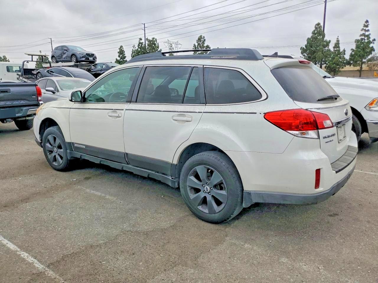 2011 Subaru Outback 2.5i Limited White vin: 4S4BRBKC0B3444431