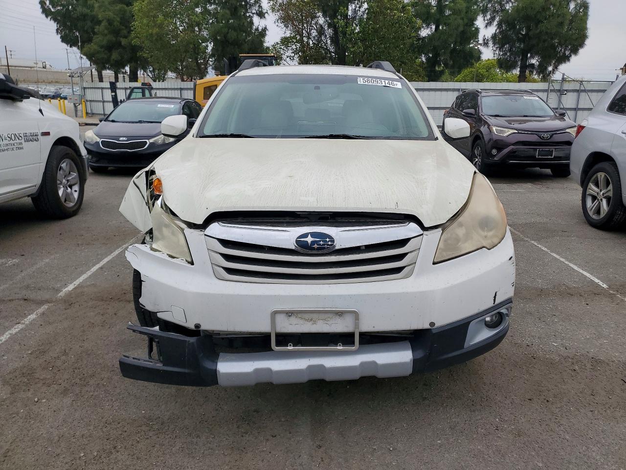 2011 Subaru Outback 2.5i Limited White vin: 4S4BRBKC0B3444431