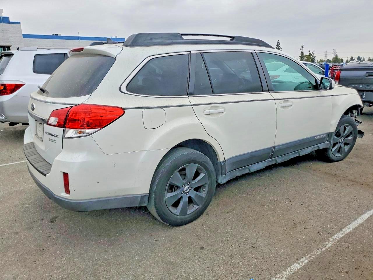 2011 Subaru Outback 2.5i Limited White vin: 4S4BRBKC0B3444431