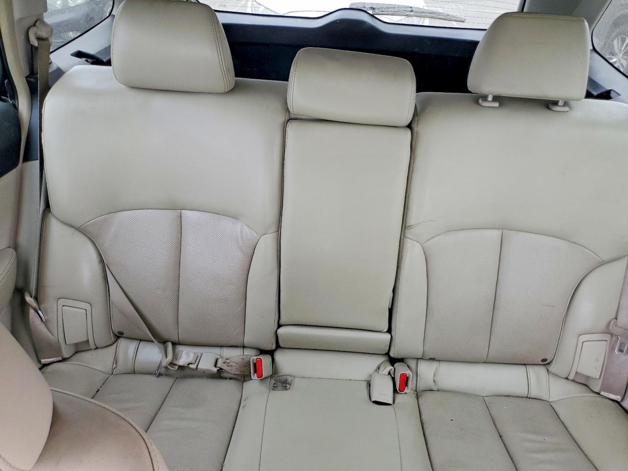 2011 Subaru Outback 2.5i Limited White vin: 4S4BRBKC0B3444431