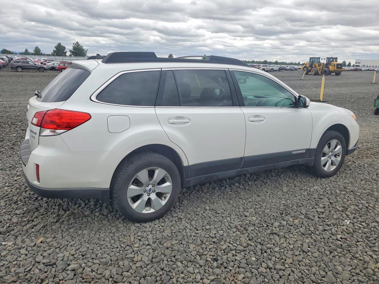 2012 Subaru Outback 2.5i Limited White vin: 4S4BRBKC0C3201798