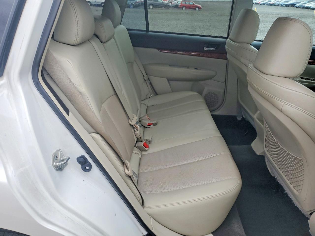 2012 Subaru Outback 2.5i Limited White vin: 4S4BRBKC0C3201798