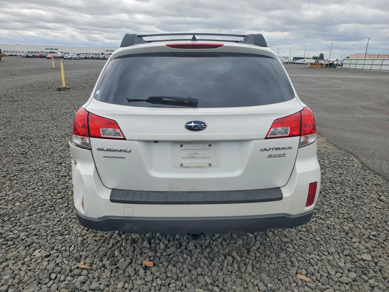 2012 Subaru Outback 2.5i Limited White vin: 4S4BRBKC0C3201798