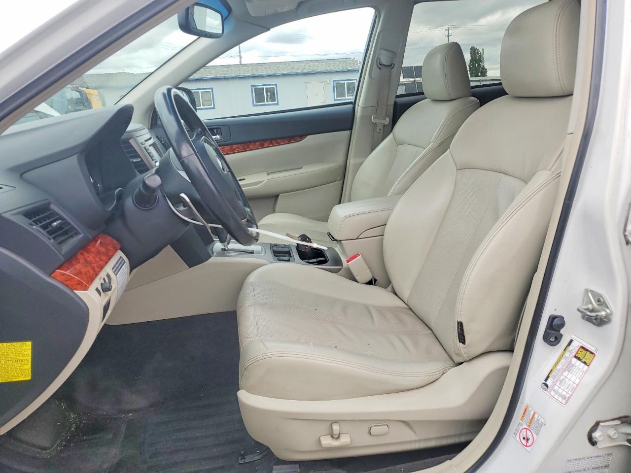 2012 Subaru Outback 2.5i Limited White vin: 4S4BRBKC0C3201798