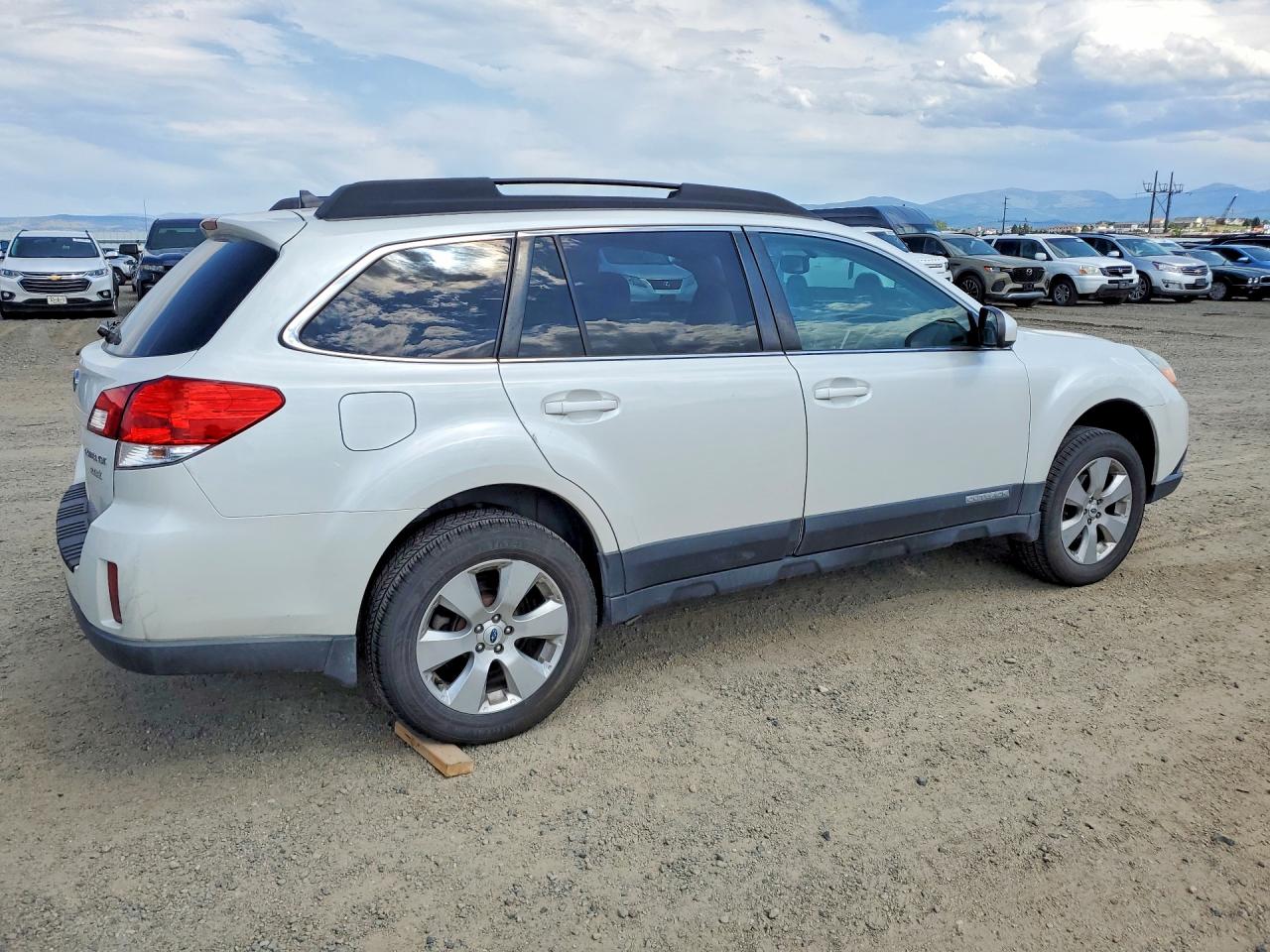 2012 Subaru Outback 2.5i Limited Белый vin: 4S4BRBKC0C3234073