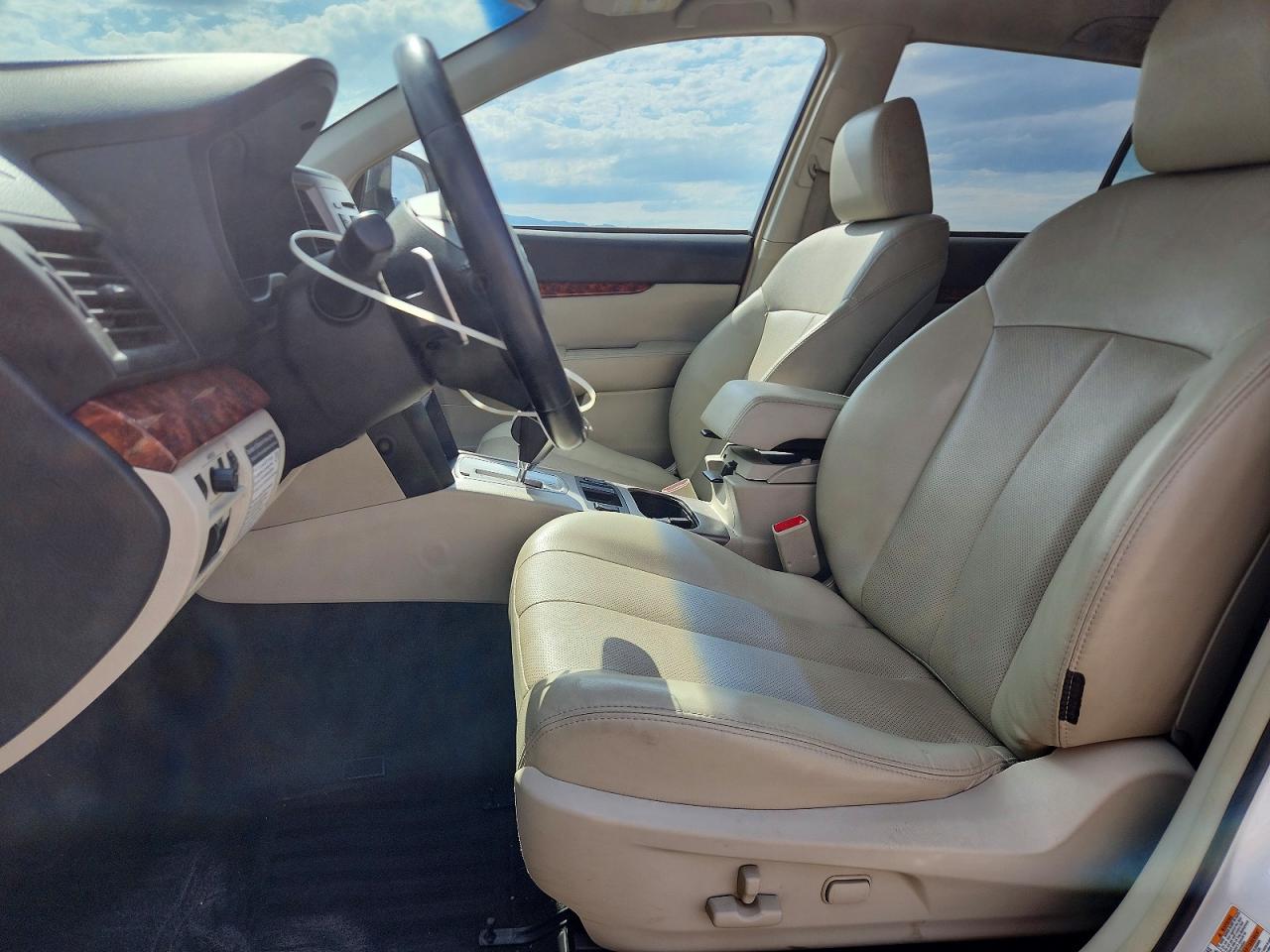 2012 Subaru Outback 2.5i Limited Белый vin: 4S4BRBKC0C3234073