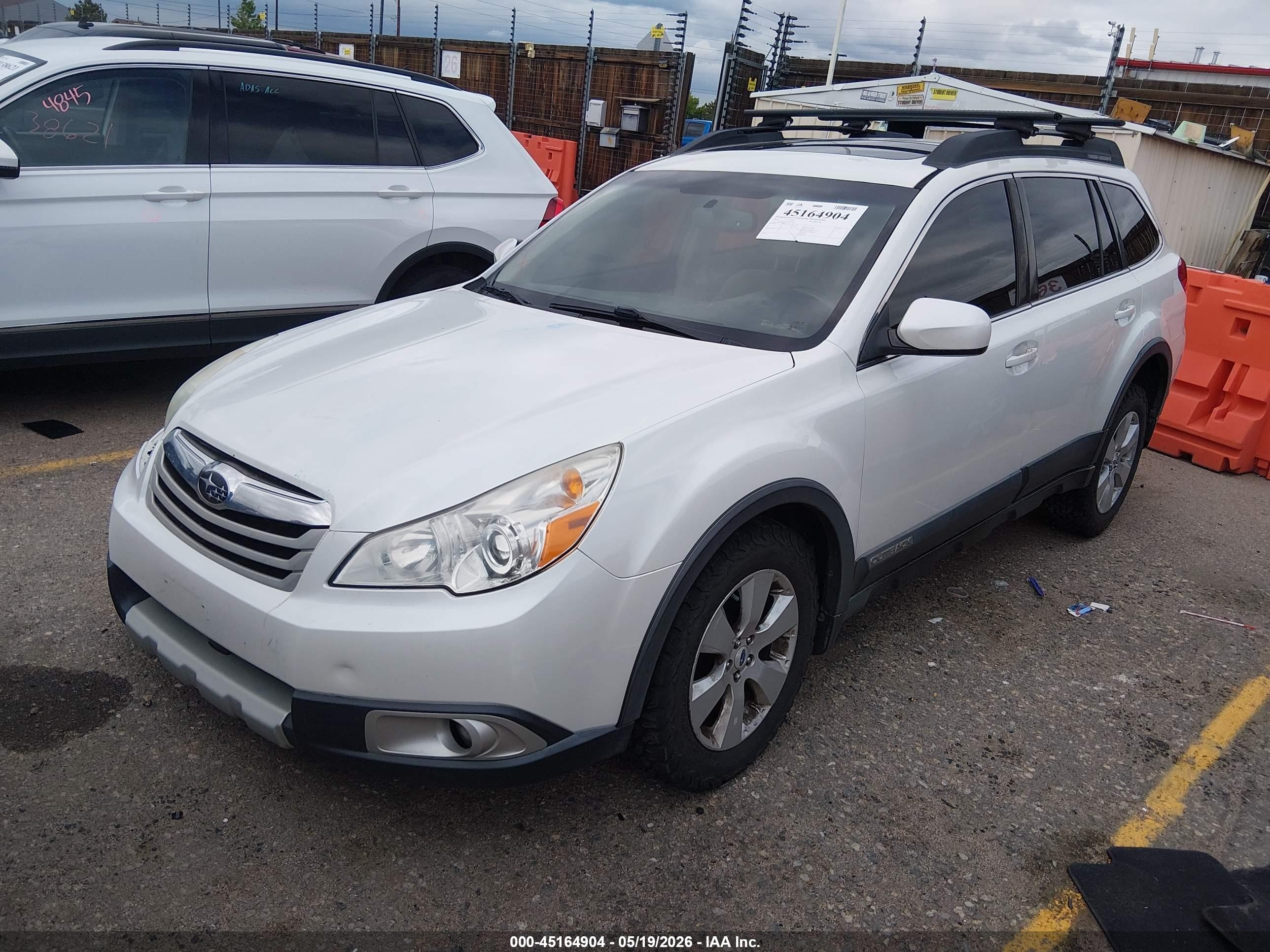 2012 Subaru Outback 2.5i Limited White vin: 4S4BRBKC0C3270720
