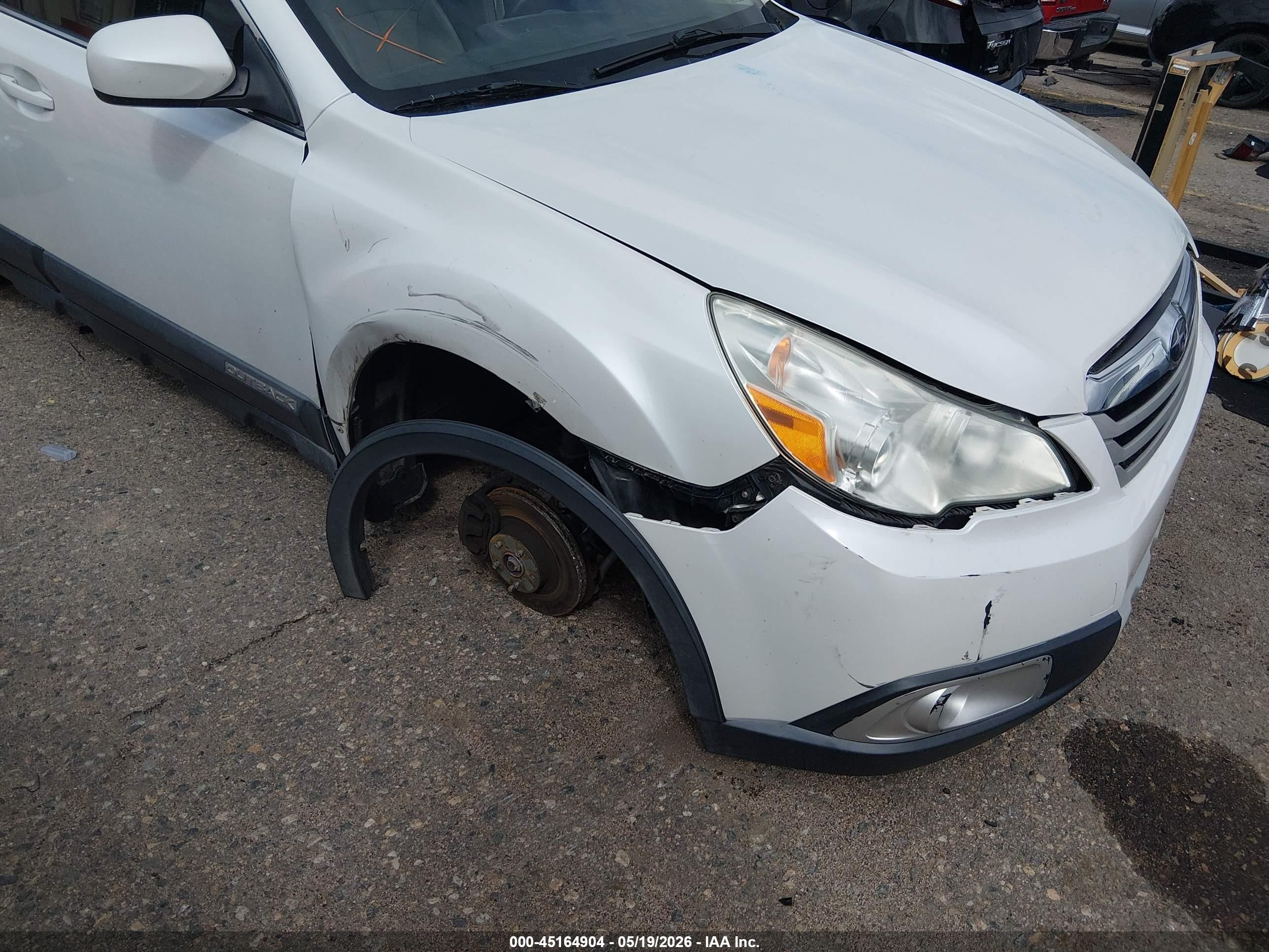 2012 Subaru Outback 2.5i Limited White vin: 4S4BRBKC0C3270720