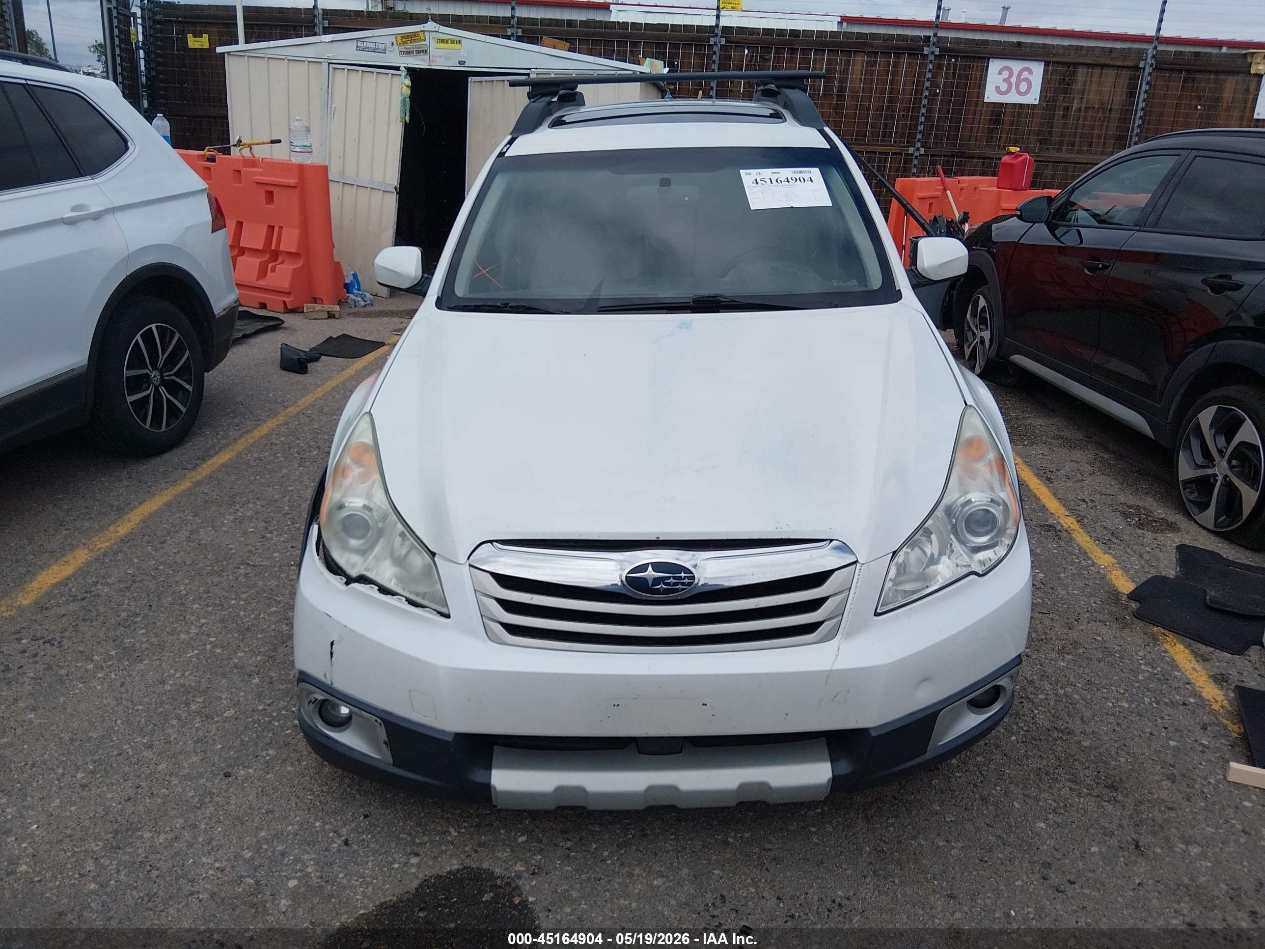 2012 Subaru Outback 2.5i Limited White vin: 4S4BRBKC0C3270720