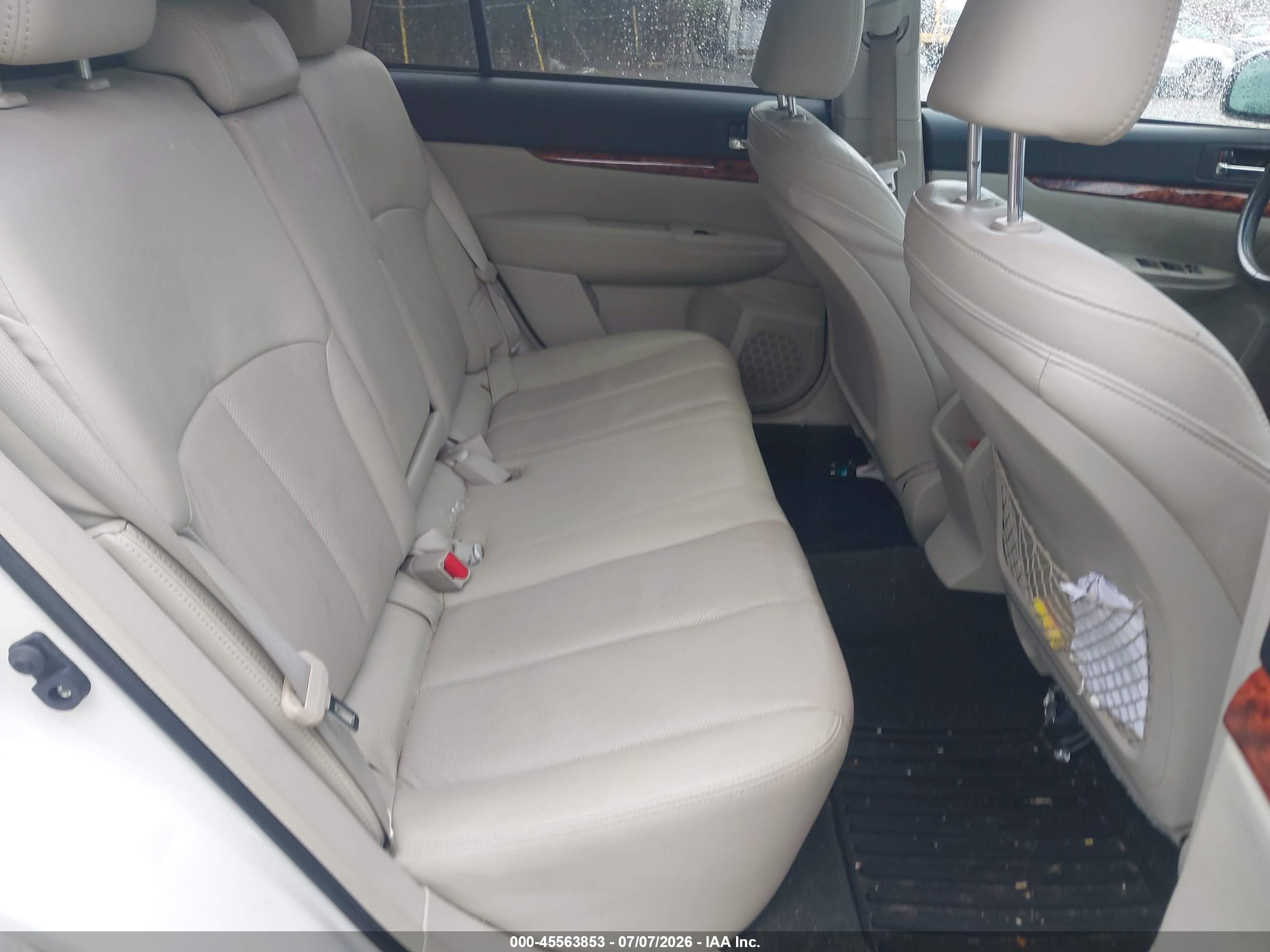 2012 Subaru Outback 2.5i Limited White vin: 4S4BRBKC0C3282754