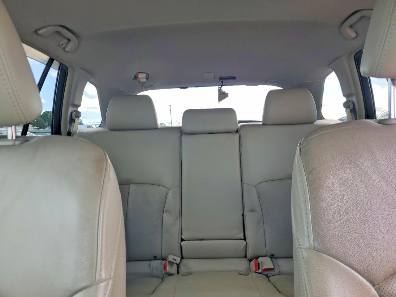 2013 Subaru Outback 2.5i Limited White vin: 4S4BRBKC0D3289723
