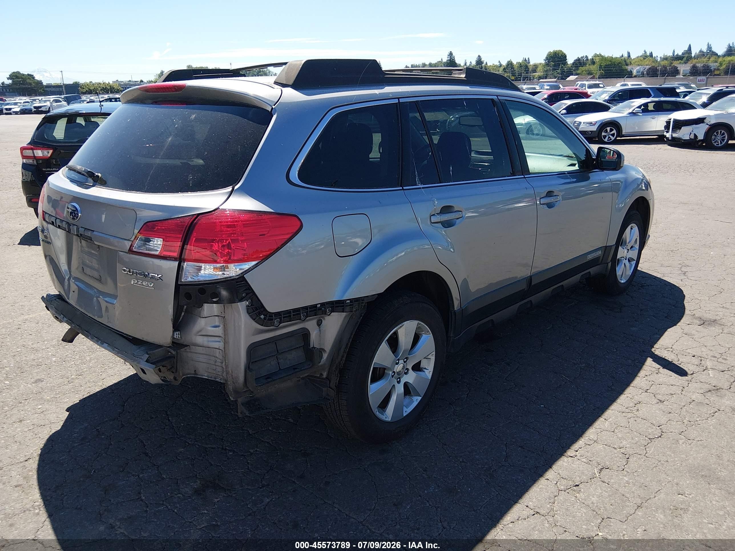2010 Subaru Outback 2.5i Limited Серебряный vin: 4S4BRBKC1A3327441