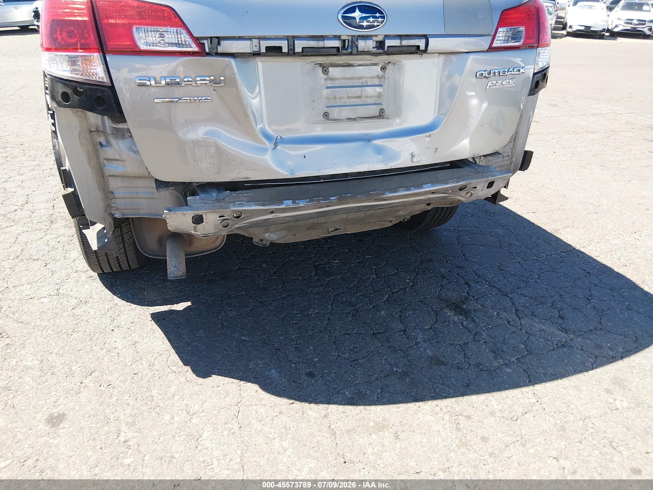 2010 Subaru Outback 2.5i Limited Серебряный vin: 4S4BRBKC1A3327441