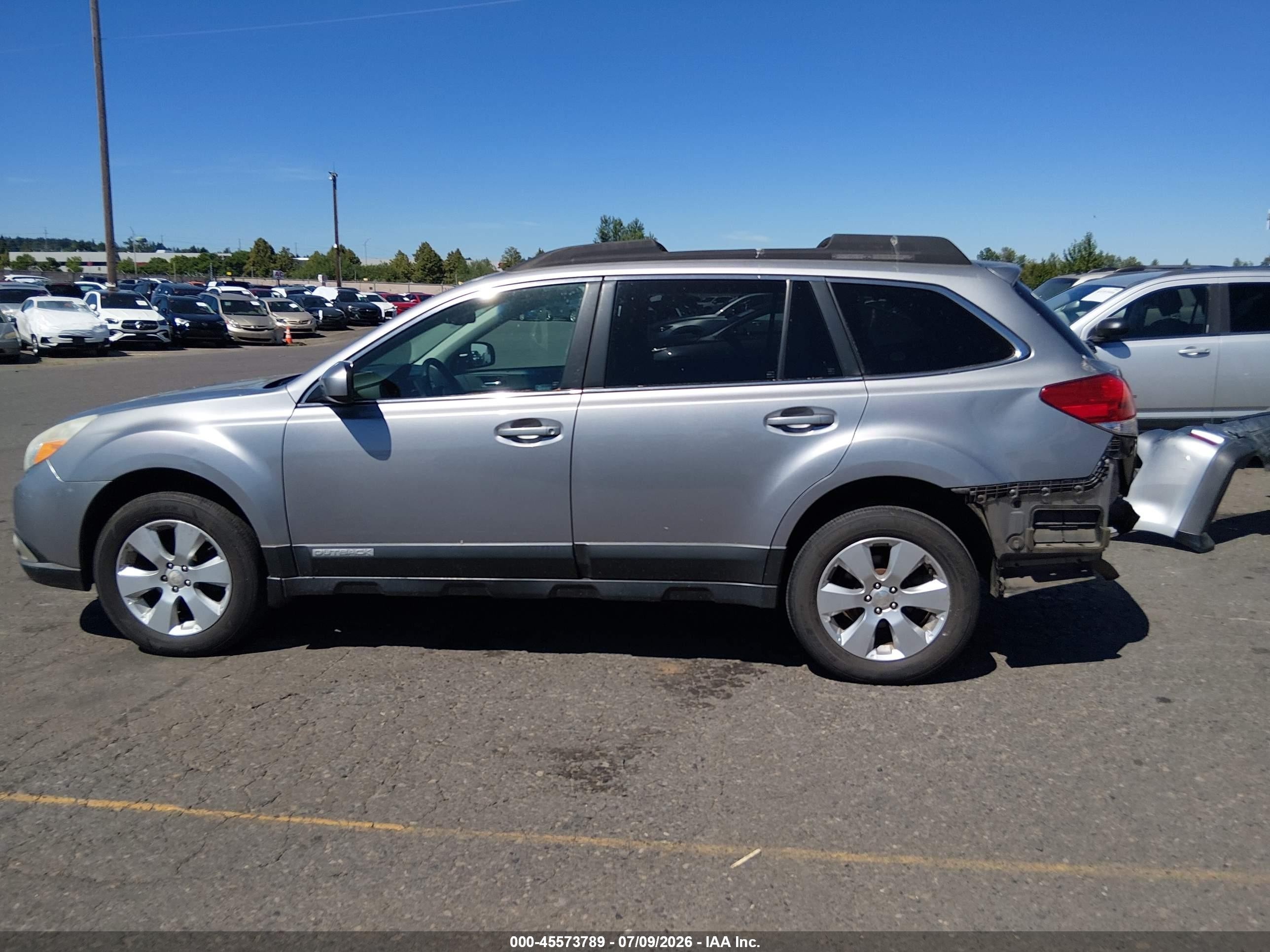 2010 Subaru Outback 2.5i Limited Серебряный vin: 4S4BRBKC1A3327441