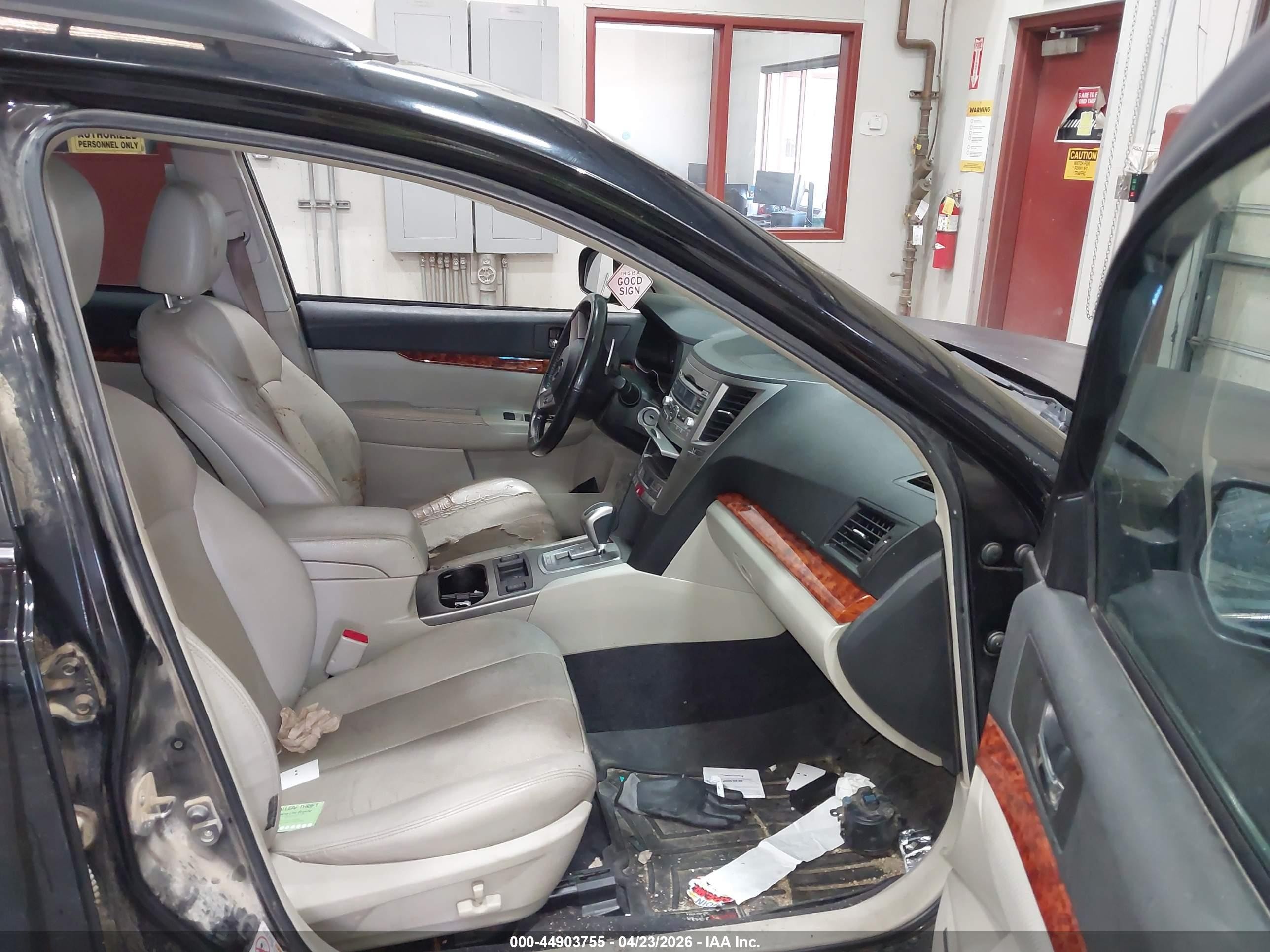 2010 Subaru Outback 2.5i Limited Черный vin: 4S4BRBKC1A3357071