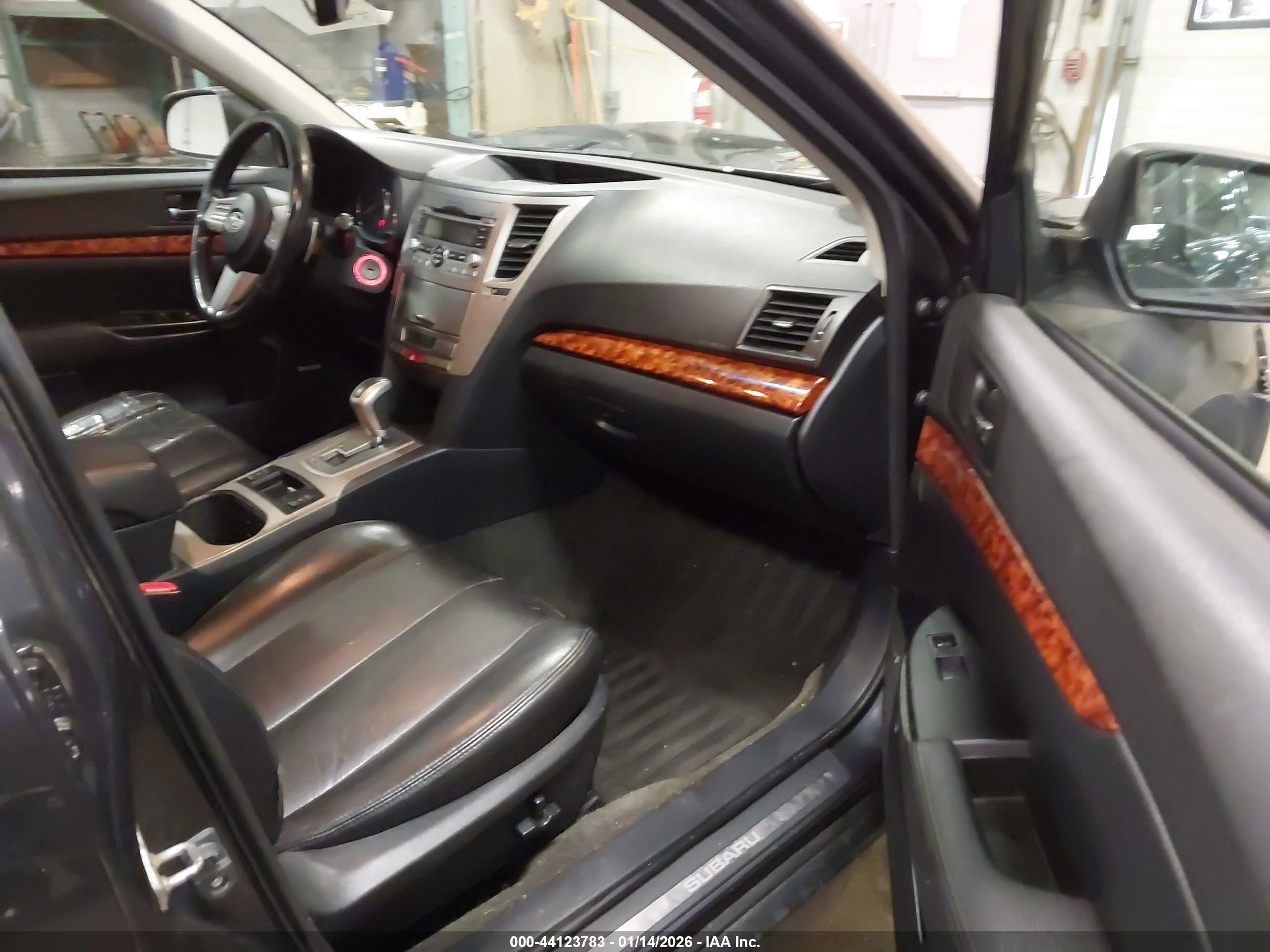2011 Subaru Outback 2.5i Limited Серый vin: 4S4BRBKC1B3425354