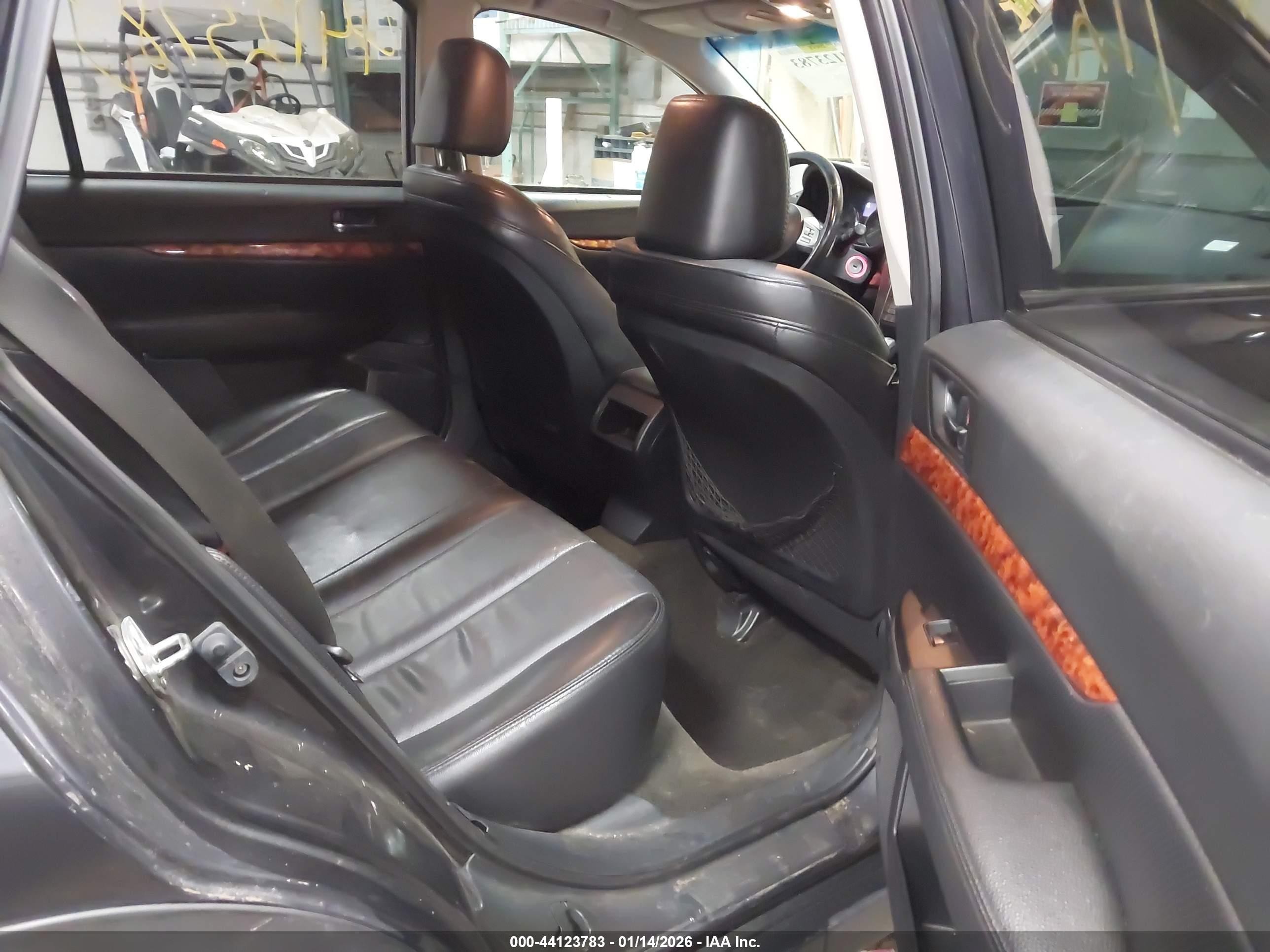 2011 Subaru Outback 2.5i Limited Серый vin: 4S4BRBKC1B3425354