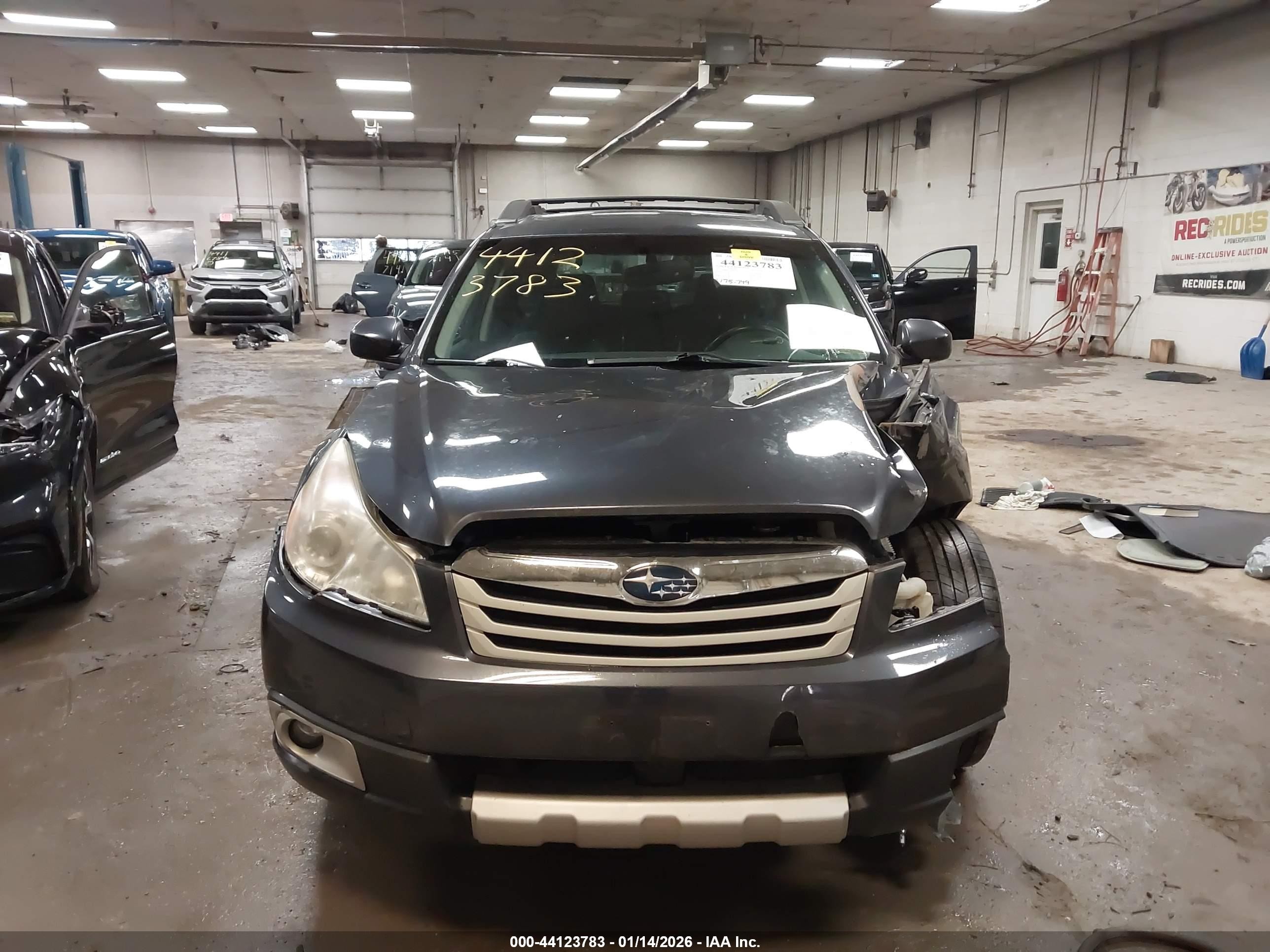 2011 Subaru Outback 2.5i Limited Серый vin: 4S4BRBKC1B3425354